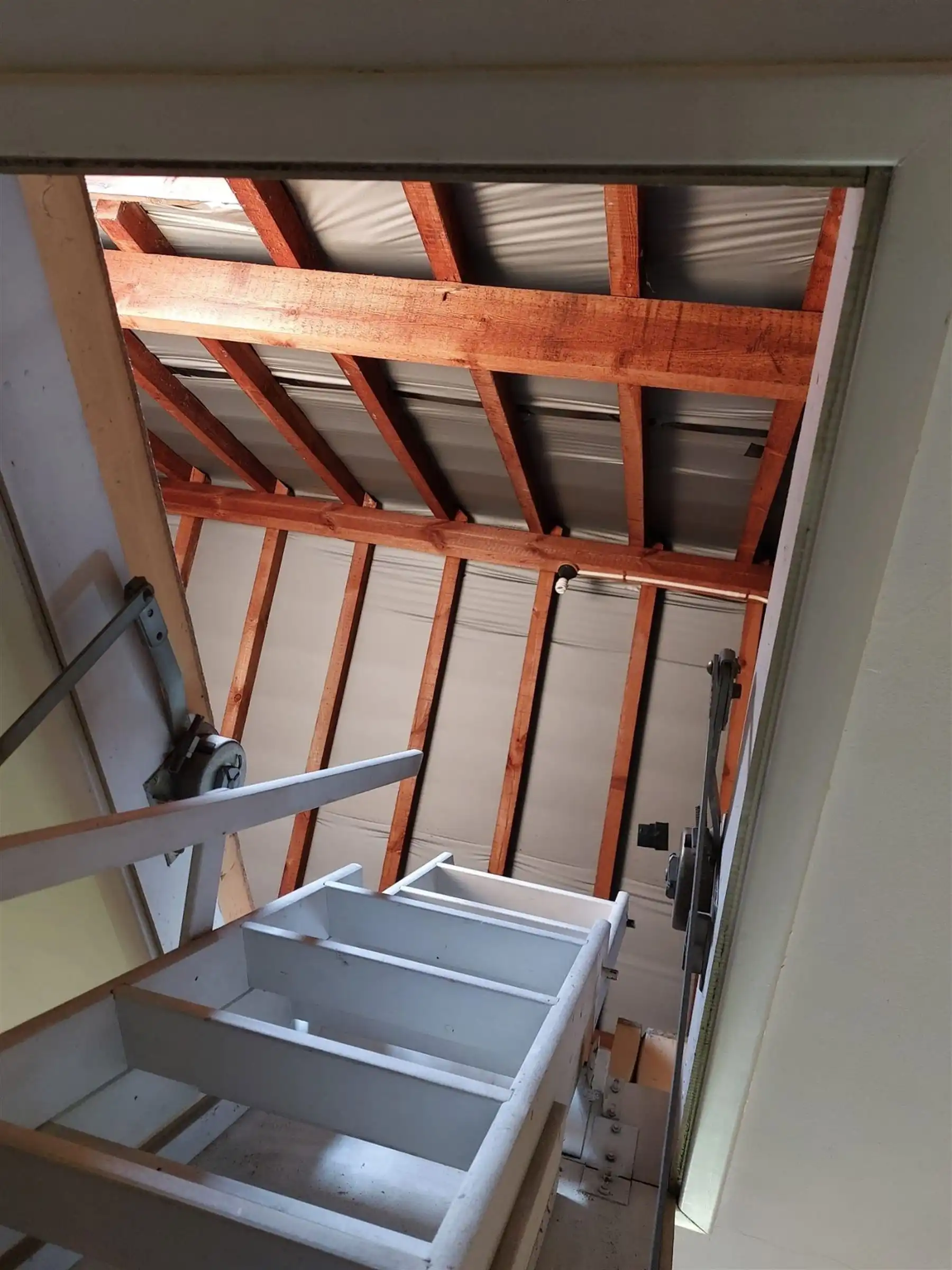 SUPER GELEGEN RIJWONING MET GARAGE  foto 12