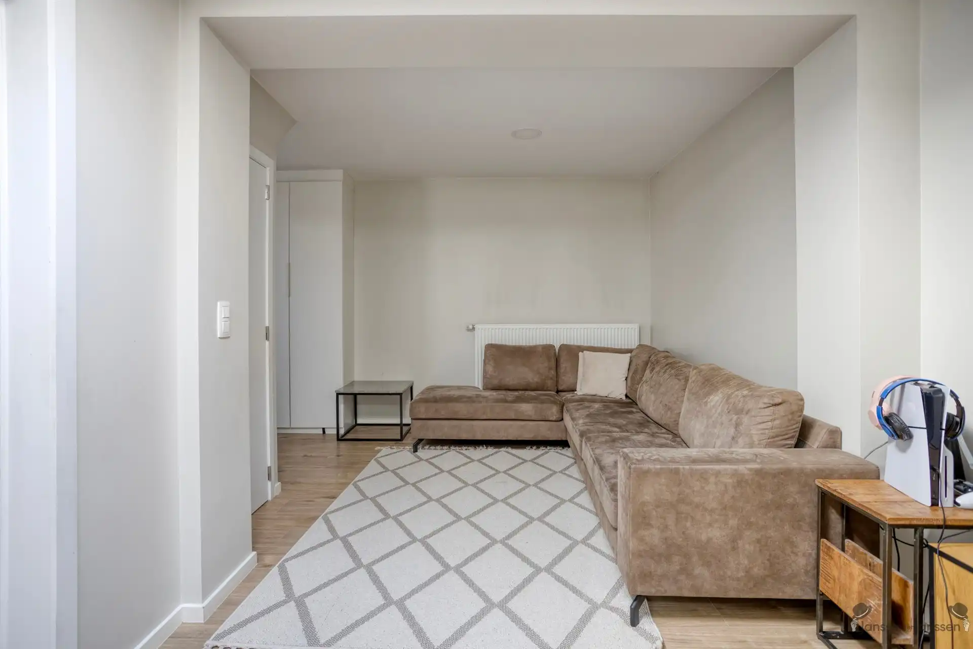 Volledig gerenoveerde HOB op topligging aan rustig pleintje te Genk foto 8