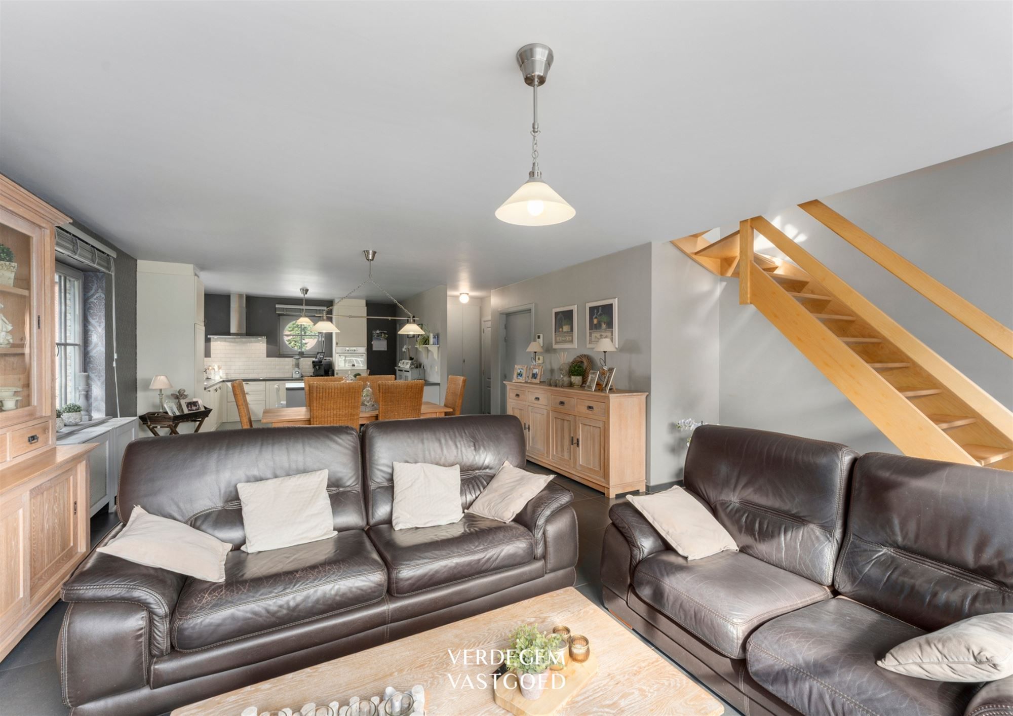 Prachtig appartement in landelijke stijl met groot terras, 2 slaapkamers, unieke carport en gemeenschappelijke tuin foto 3