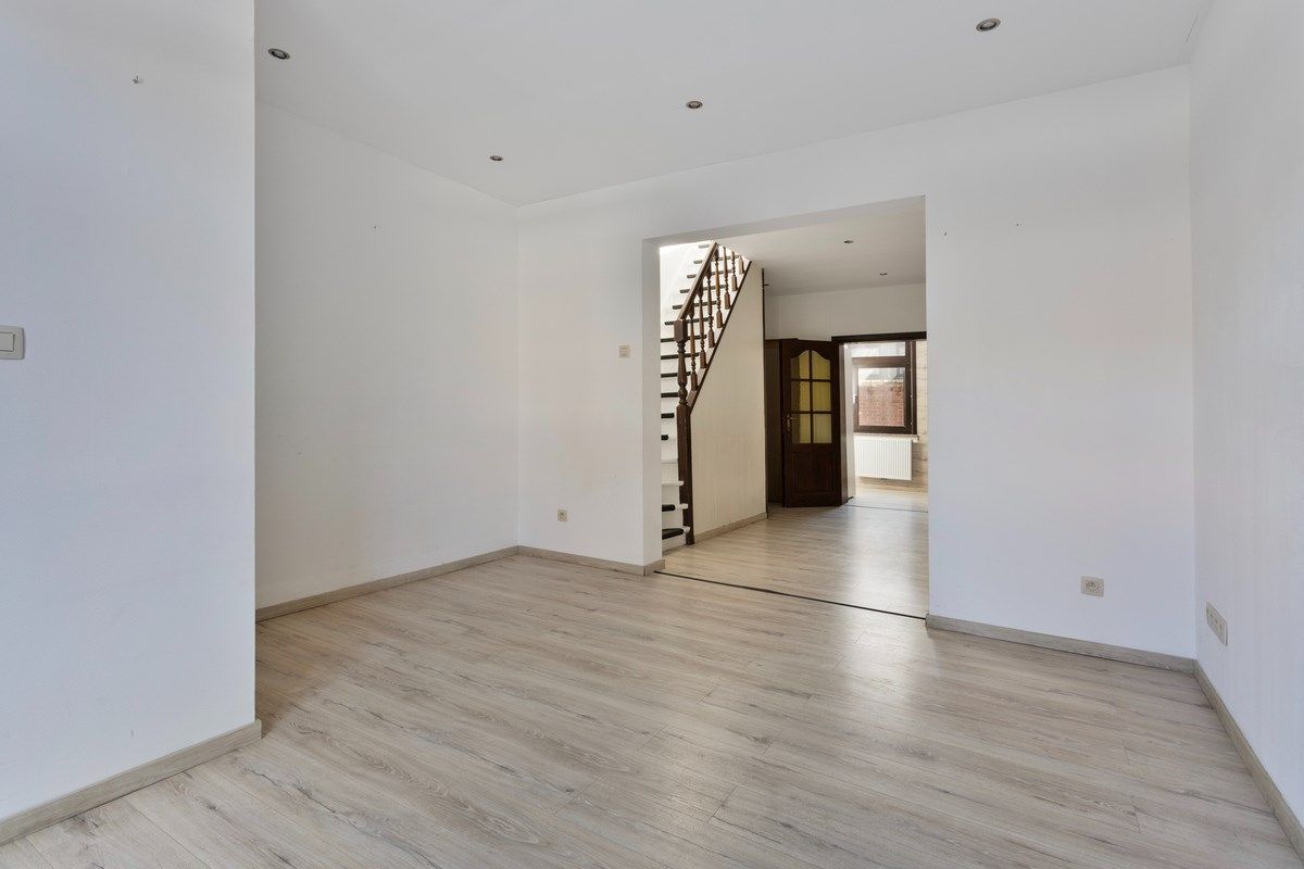 Gezellige 2-gevelwoning te koop in Lennik foto 2