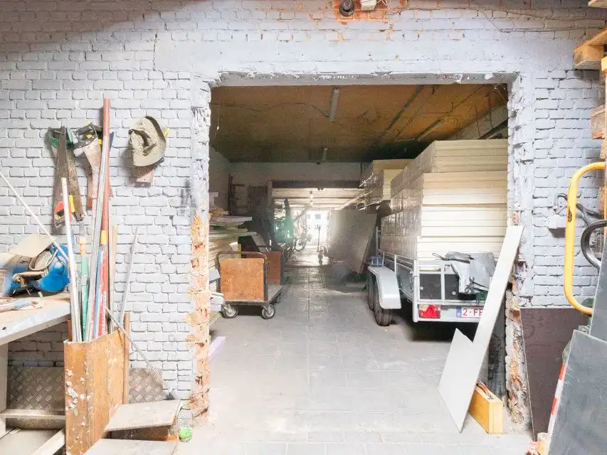 Opbrengsteigendom met ruim magazijn en appartement. foto 10