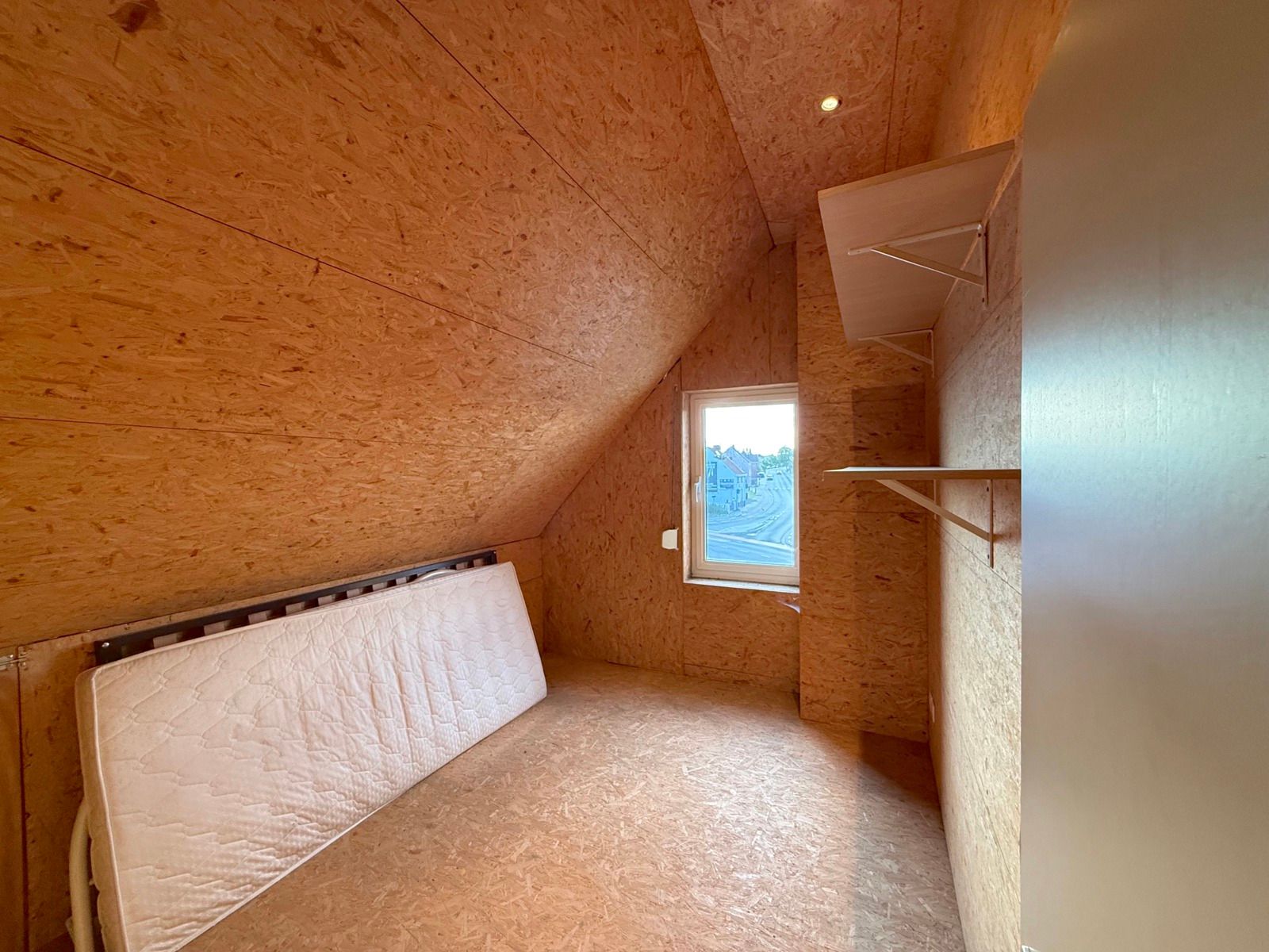 Half open woning met 4 slaapkamers, tuin en garage foto 21