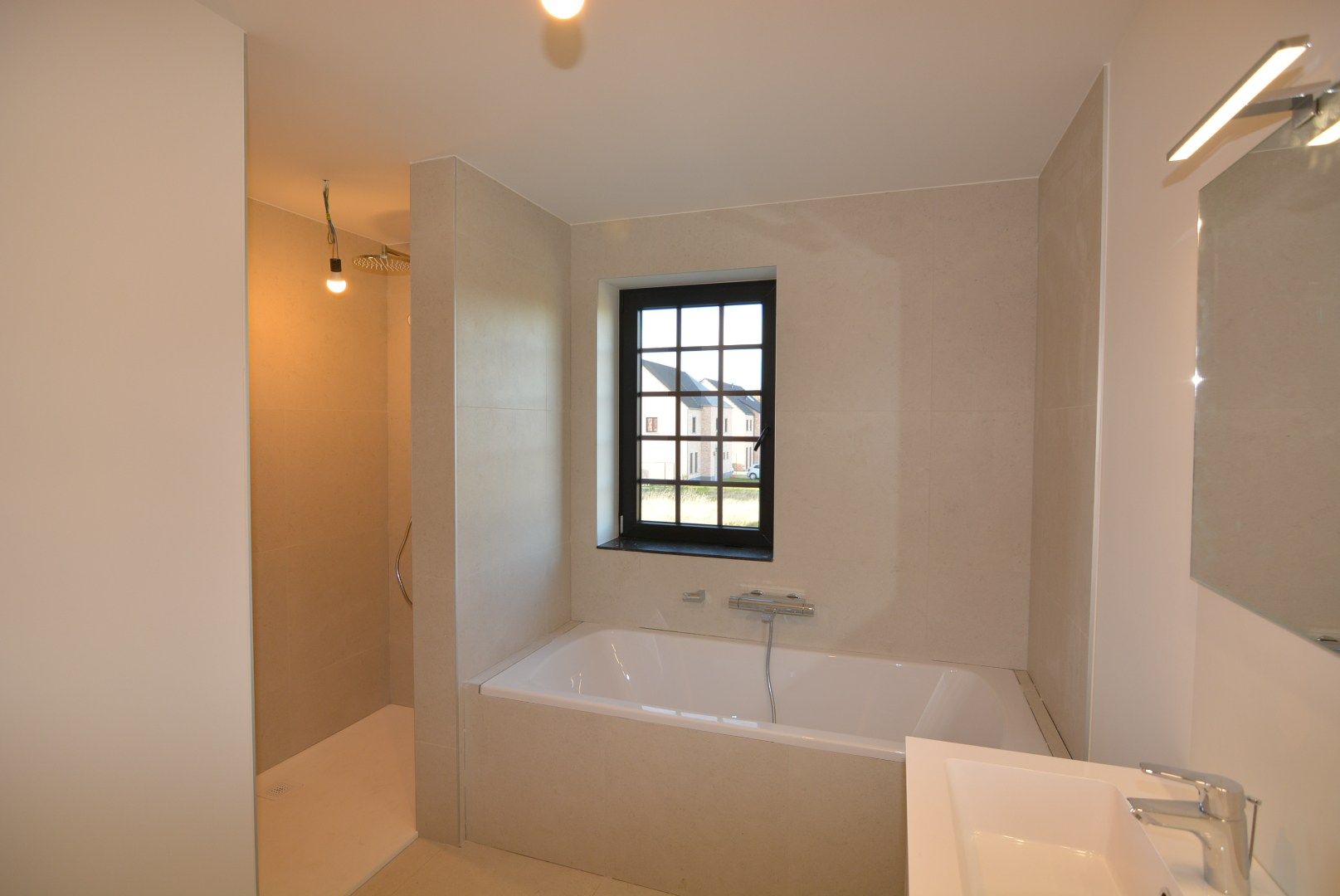 Halfvrijstaande nieuwbouwwoning op 3a 70ca met 3 slpk. foto 12