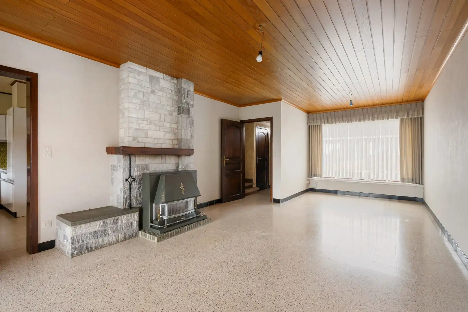 Woning met 4 slaapkamers, tuin, garage en oprit in Dadizele foto 2