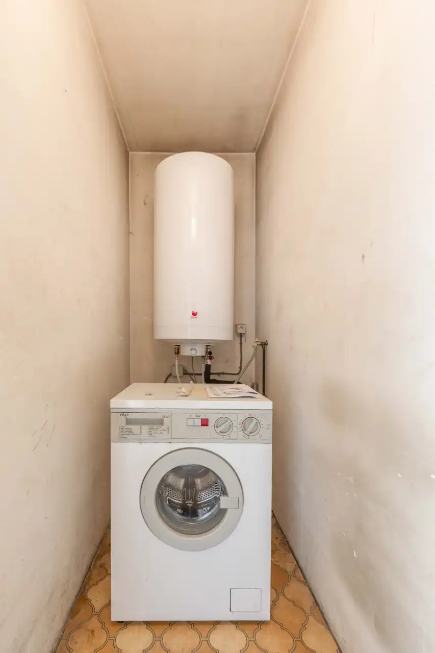 Te renoveren halfopen woning met 3 slaapkamers én zuidwestgerichte tuin met een aparte garage en aansluitende berging in een rustige tuinwijk te koop in Zulte. foto 20