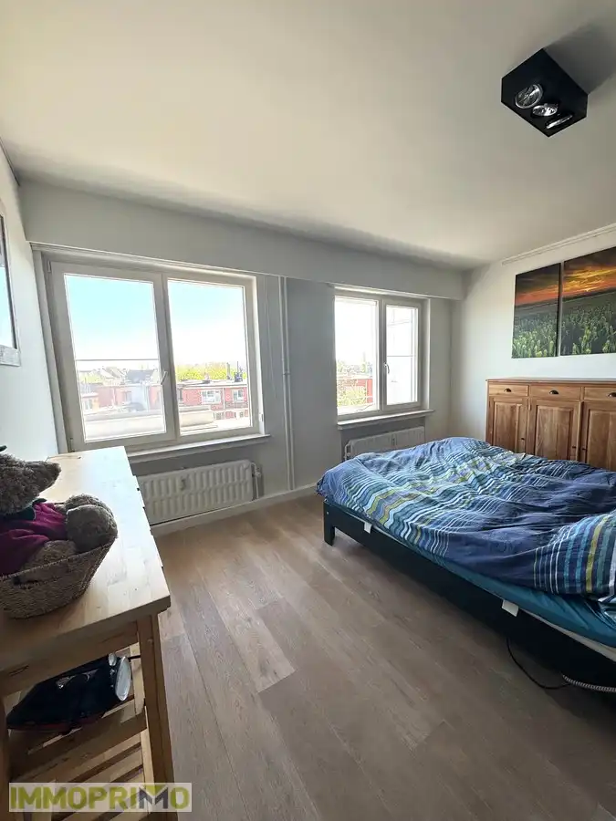 Zeer ruim en lichtrijk appartement te huur foto 14