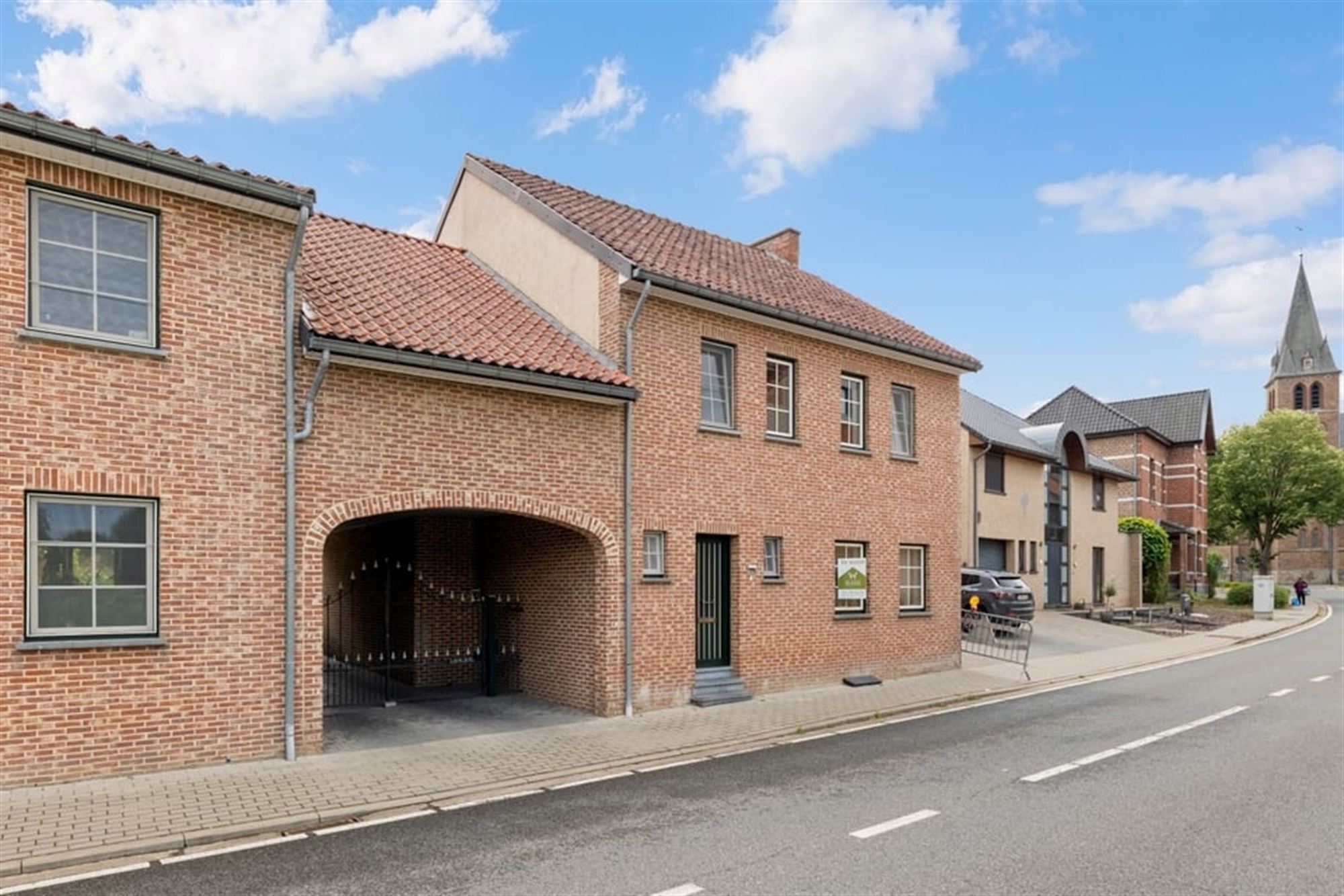 VERRASSEND RUIME GEZINSWONING MET GARAGE IN HEERS  foto 33