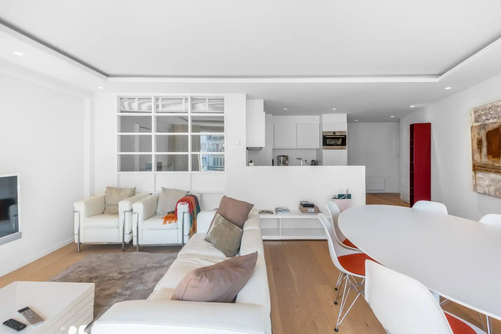 Zeer mooi vernieuwd 3-slaapkamer appartement met open zicht centraal gelegen op de Kustlaan in het Zoute. foto 6