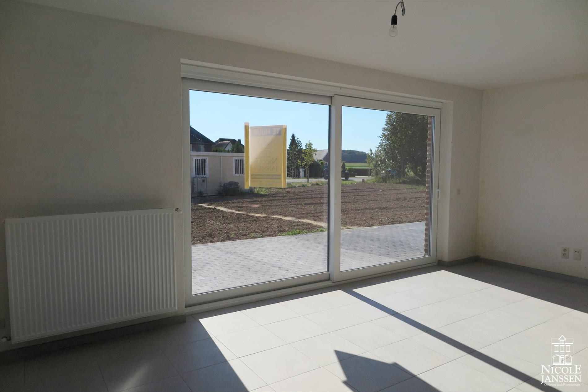 Halfvrijstaande nieuwbouwwoning met drie slaapkamers en carport foto 4
