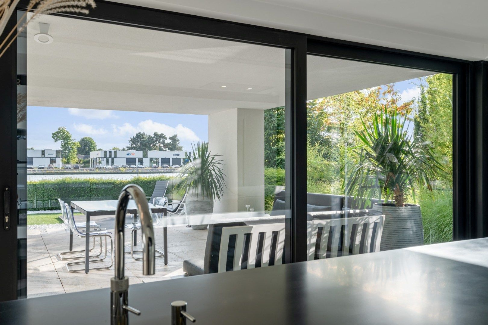 Unieke designvilla met zwembad en panoramisch uitzicht op het Albertkanaal foto 13