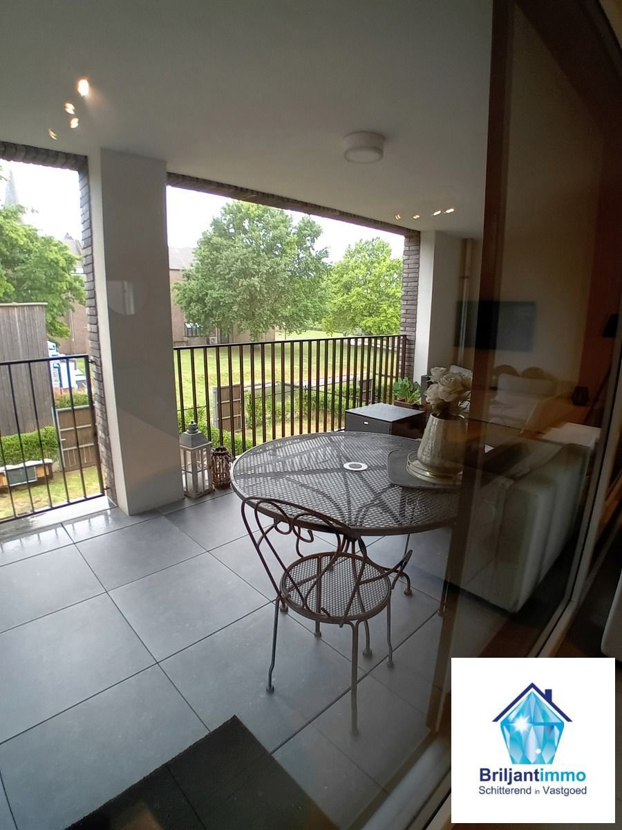 Lichtrijk en instapklaar 2-slpk app. met terras en garage  foto 10