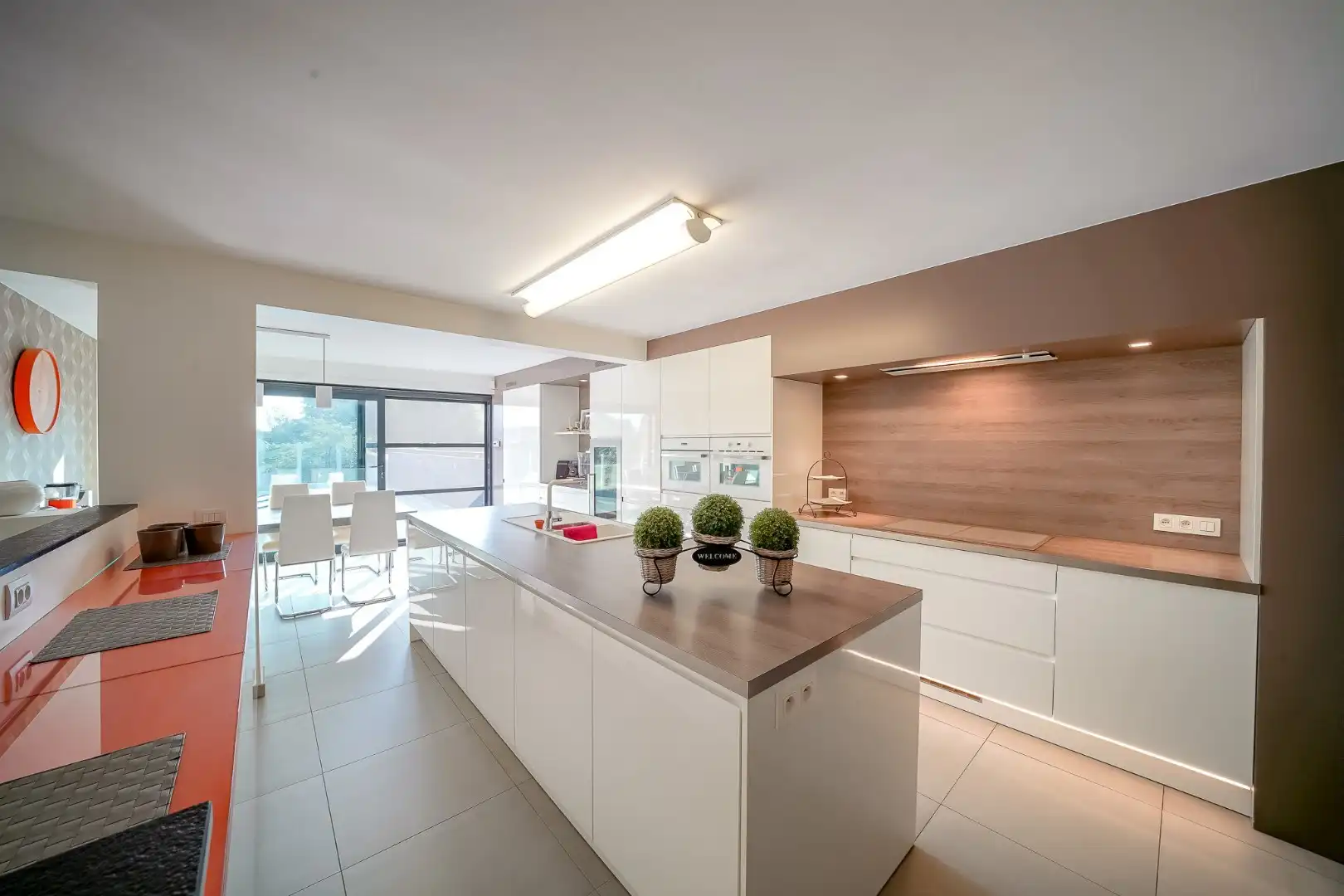 Ruime eengezinswoning in centrum Oudenburg met handelsruimte op gelijkvloers. foto 4