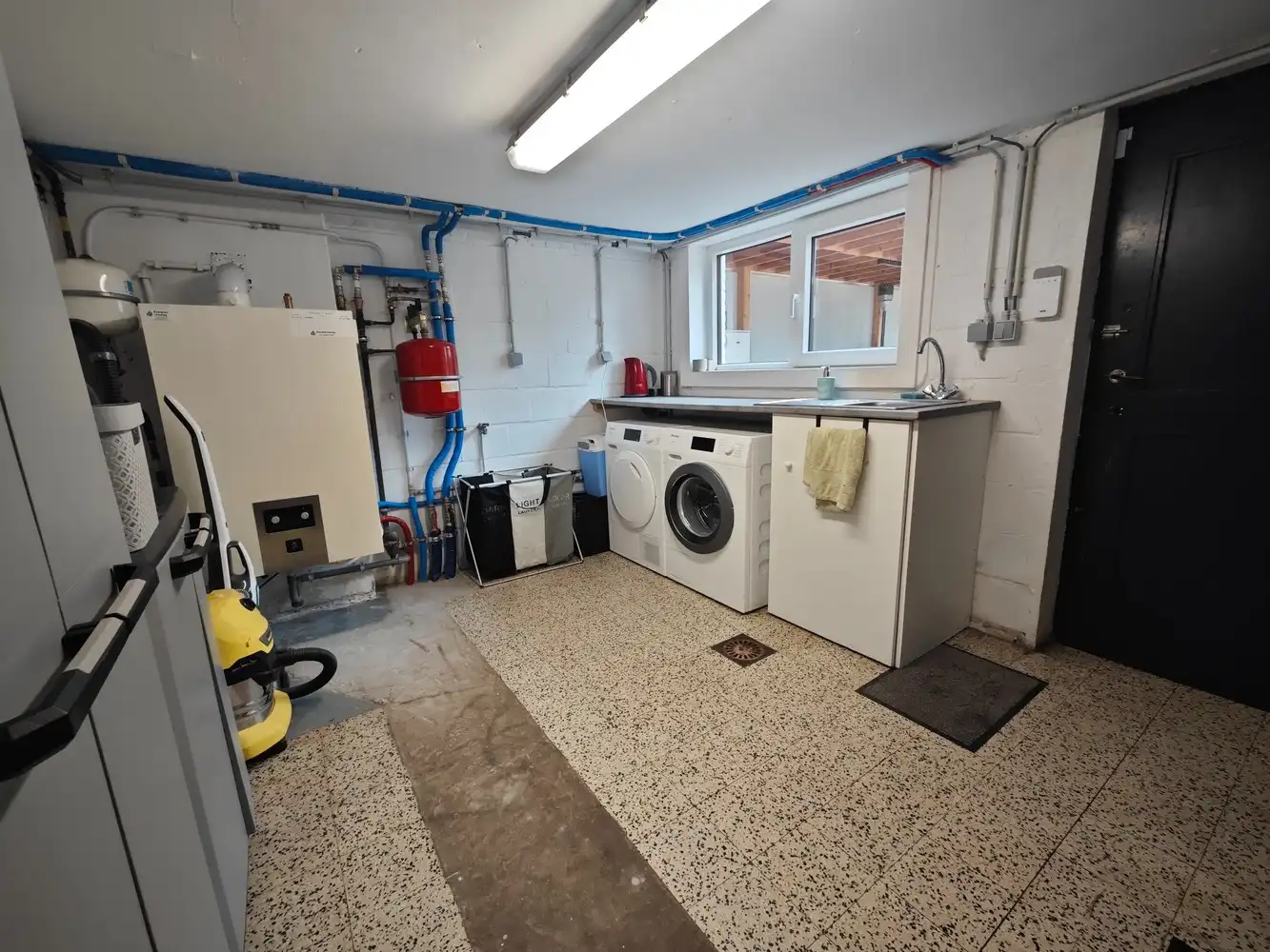 Grotendeels gerenoveerde woning op 16a78ca foto 29