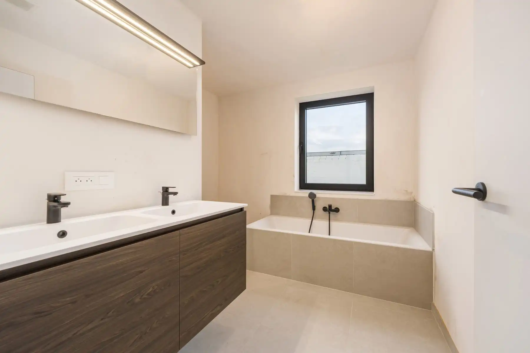 Moderne nieuwbouwwoning foto 7