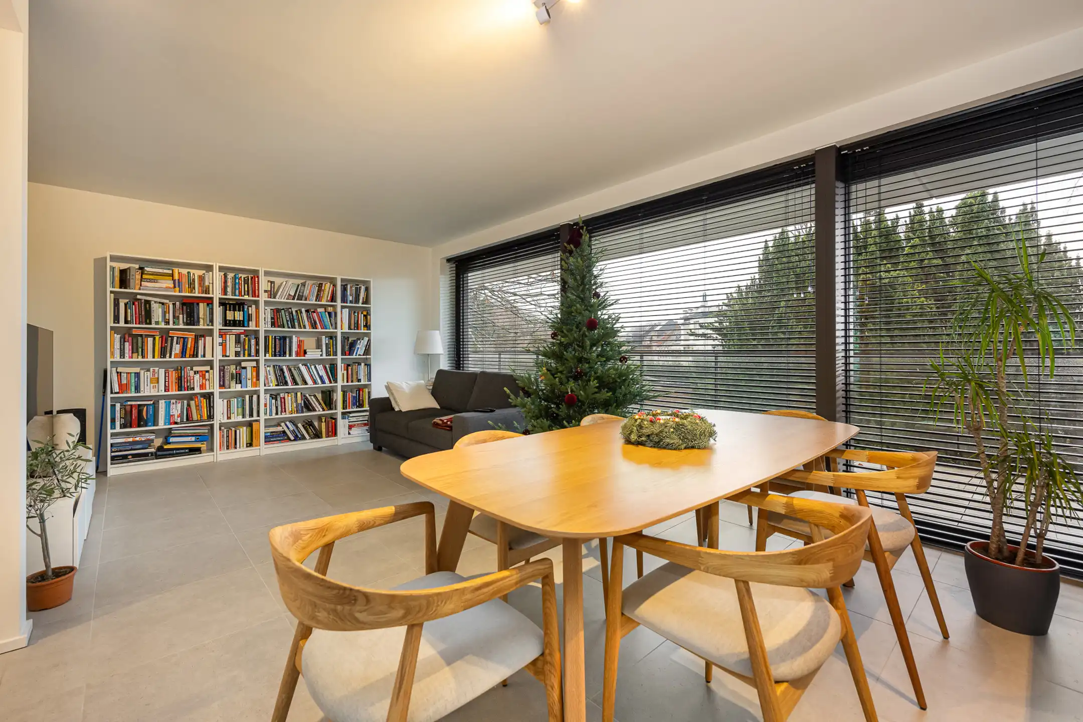 Nieuwbouw met terras van 50m2 inclusief autostaanplaats foto 5