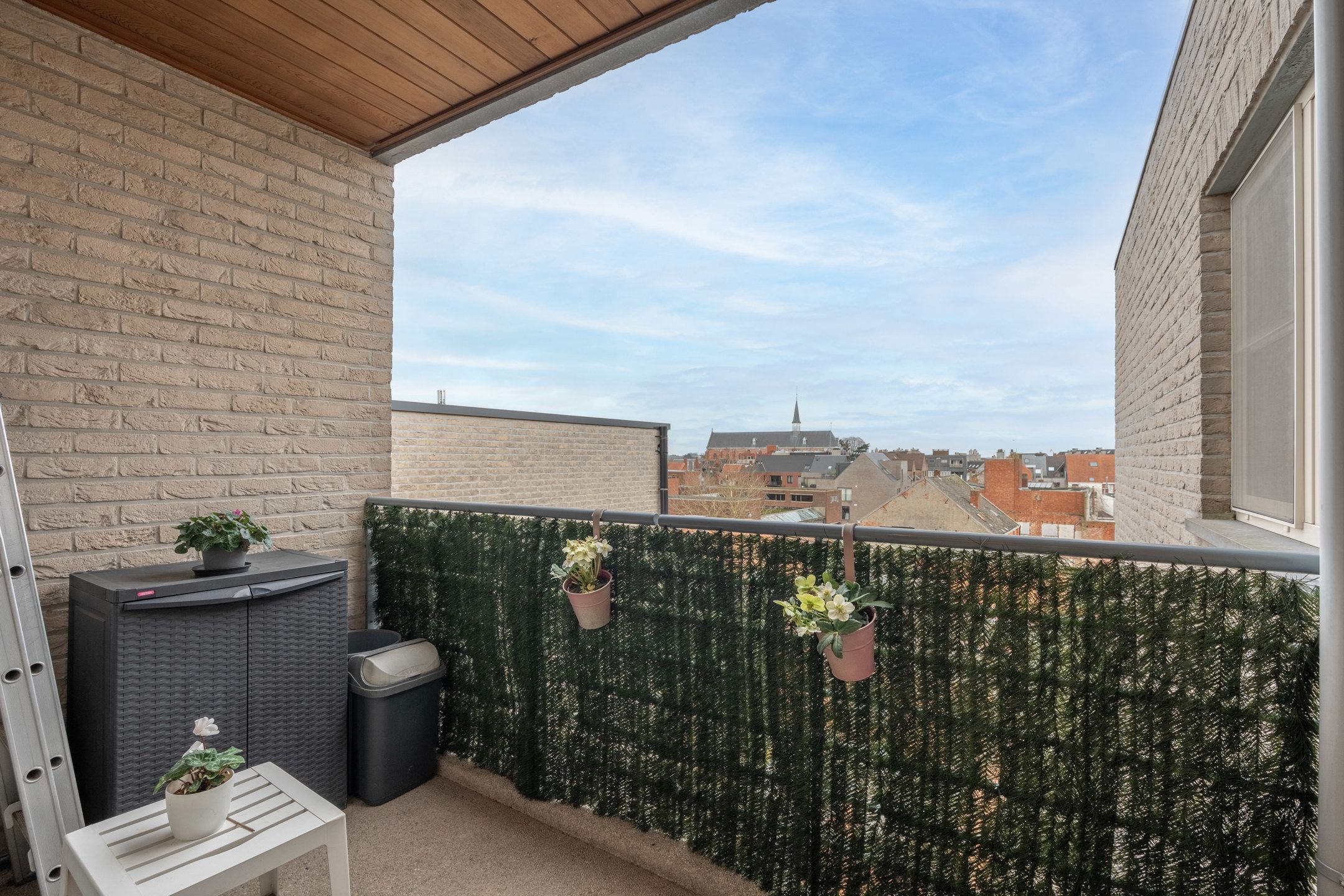 Zeer ruim appartement met o.a. 3 slaapkamers, 3 terrassen en autostaanplaats. foto 15