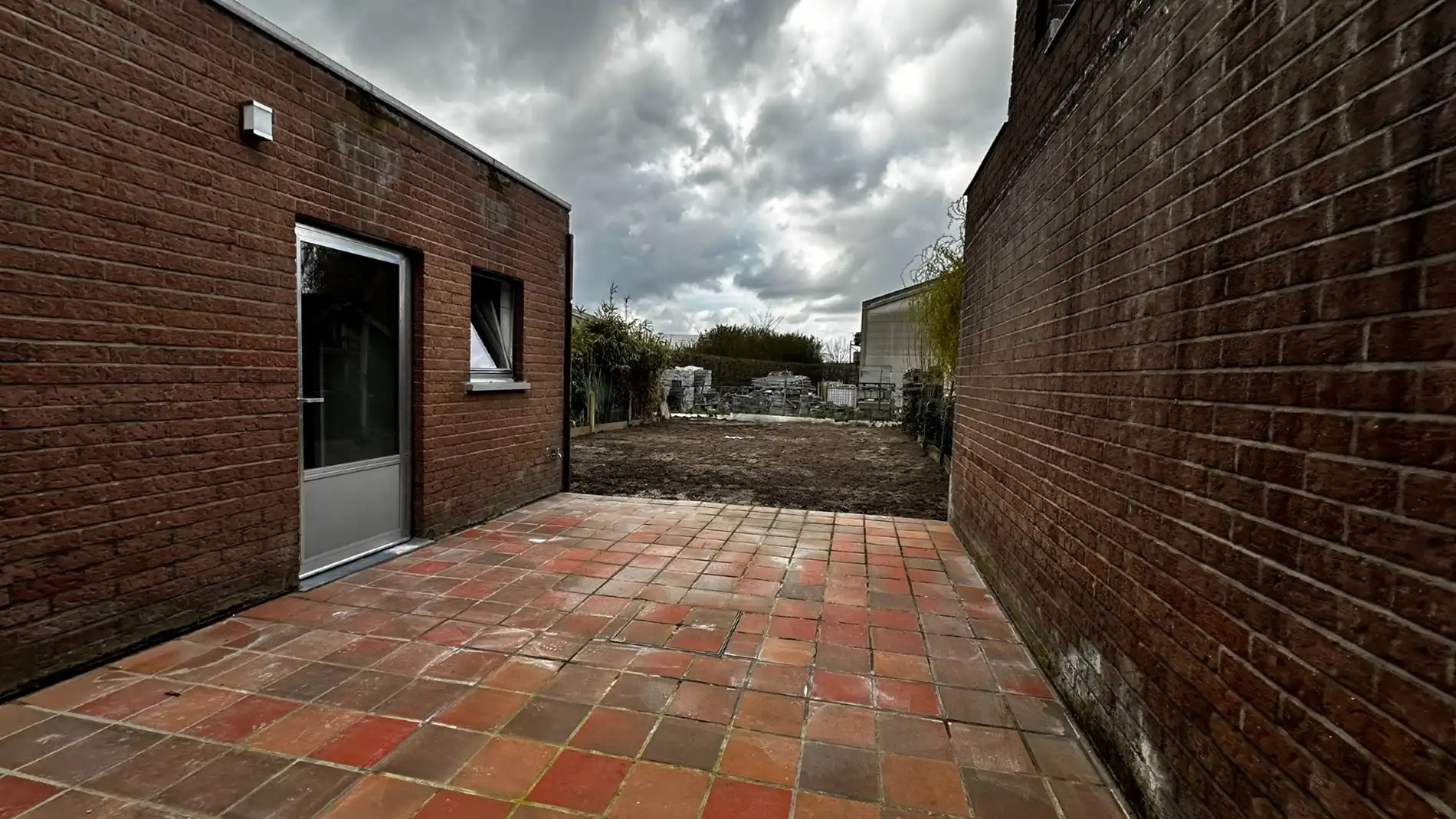 Gerenoveerde rijwoning te huur in Zele foto 12