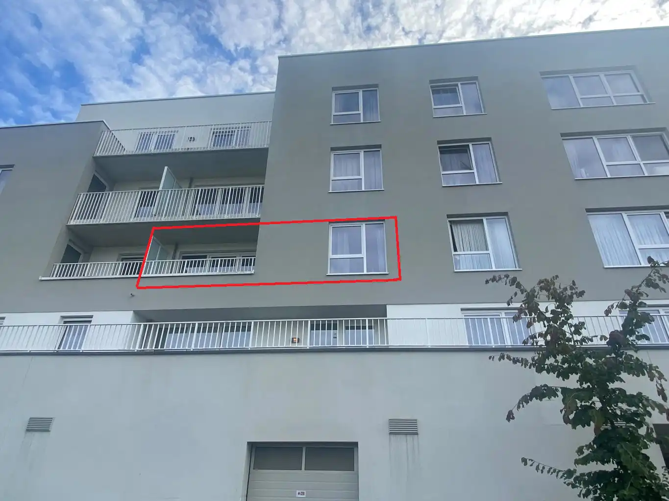 Tweekamerappartement met terras en twee binnenstaanplaatsen foto {{pictureIndex}}