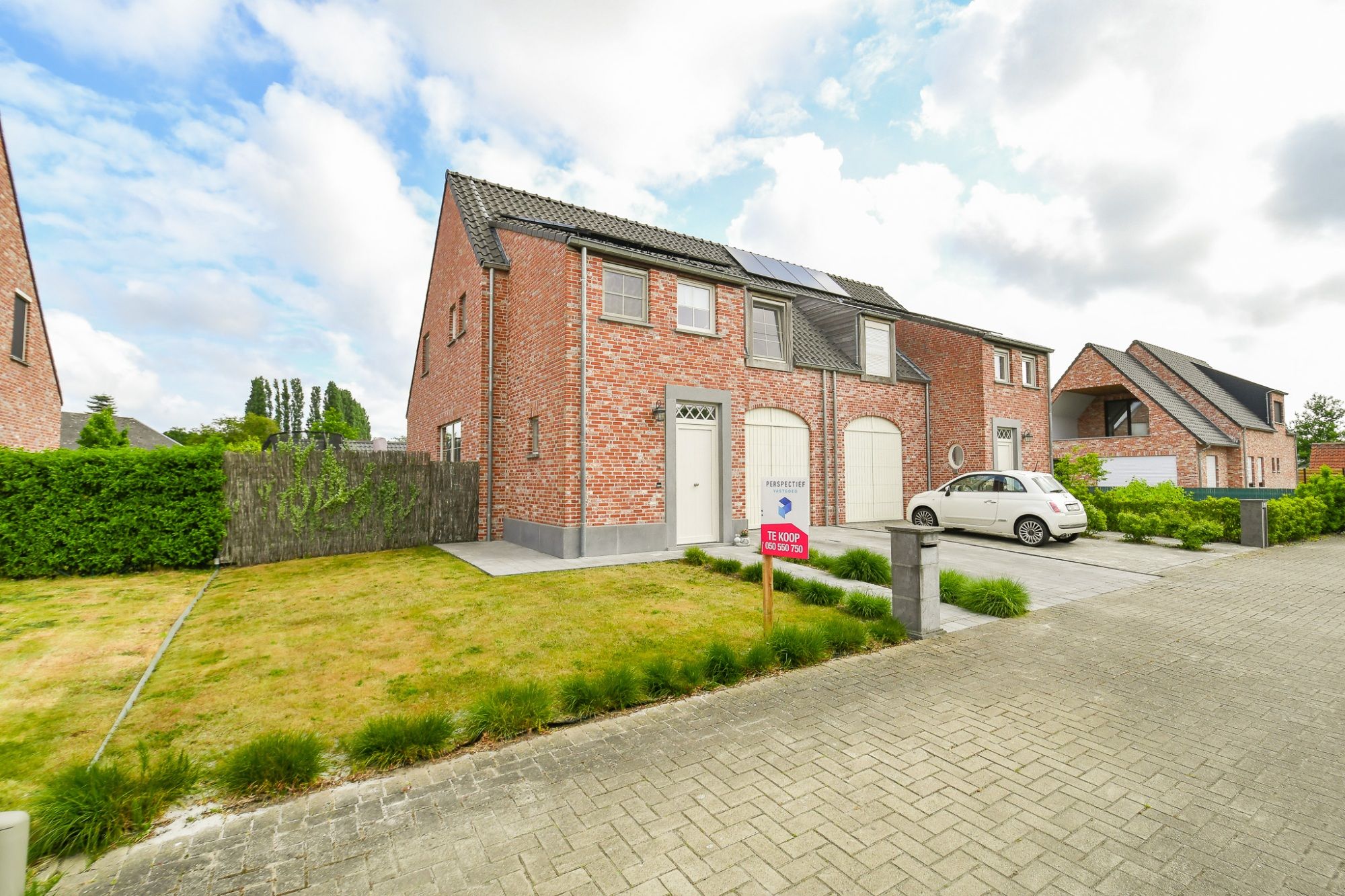 Recent hedendaags ingerichte woning (bj 2017) in een groene omgeving tussen Oedelem en Brugge foto {{pictureIndex}}