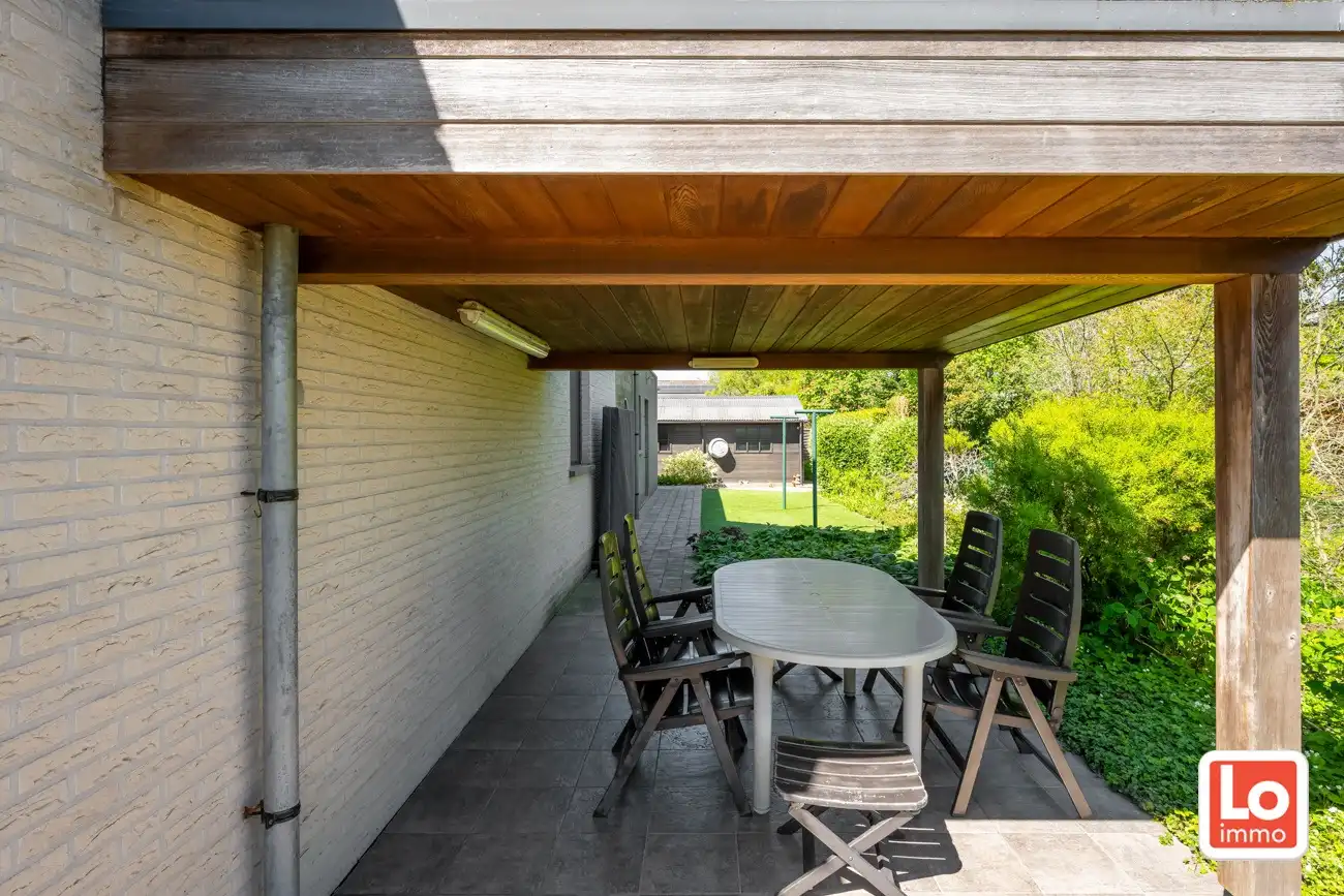 Instap klare open woning met ruime inpandige garage en gezellige tuin op een rustige locatie en toch nabij het centrum van Lochristi! foto 34