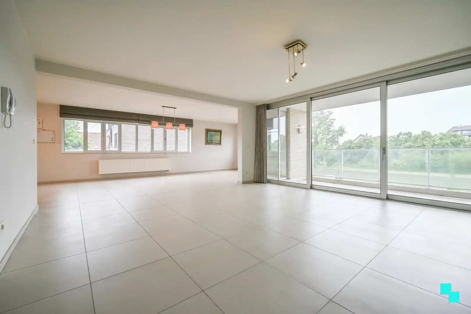 Riant 3-slaapkamerappartement met zicht op de vaart te Izegem foto 4
