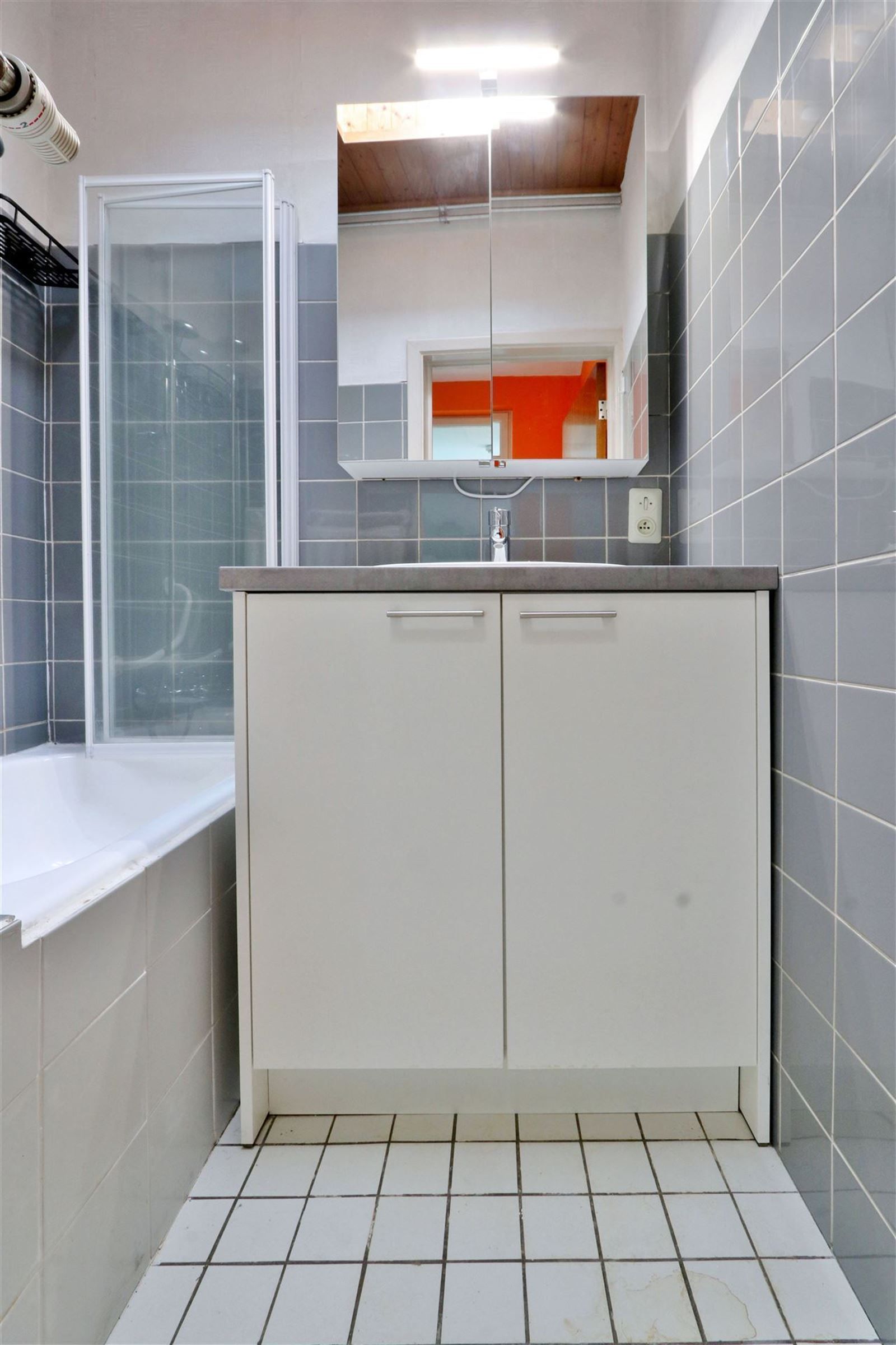 Opbrengstwoning met 2 appartementen en 3 garageboxen foto 9
