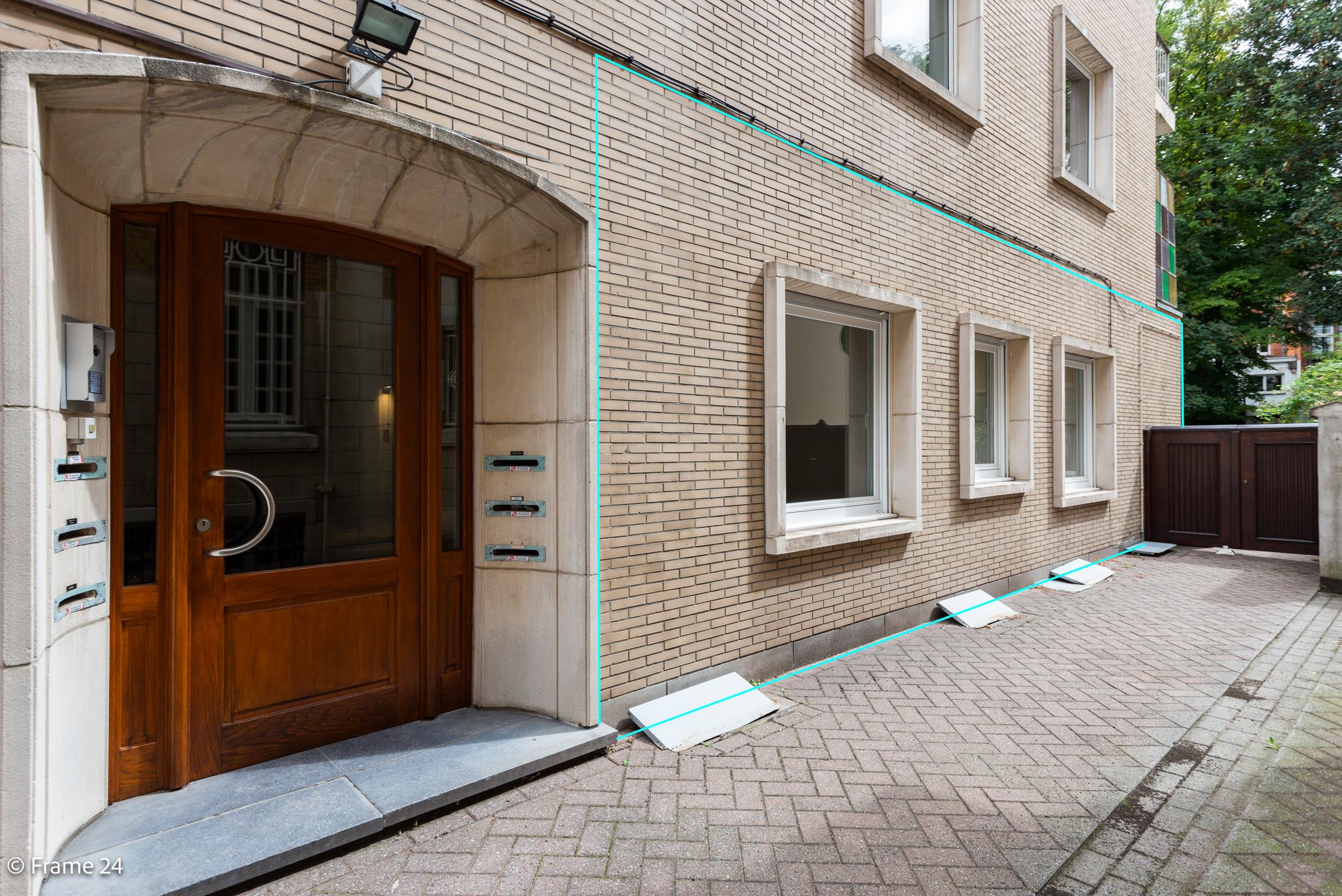 Volledig gerenoveerd gelijkvloers appartement op toplocatie. foto 3