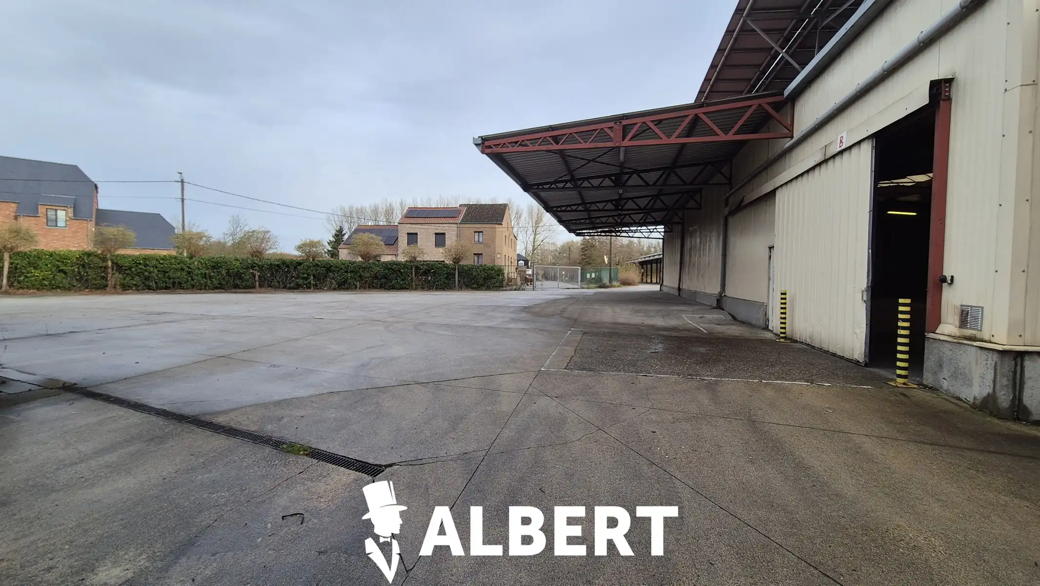 Unit 2 : gesloten loods met afdak foto 3