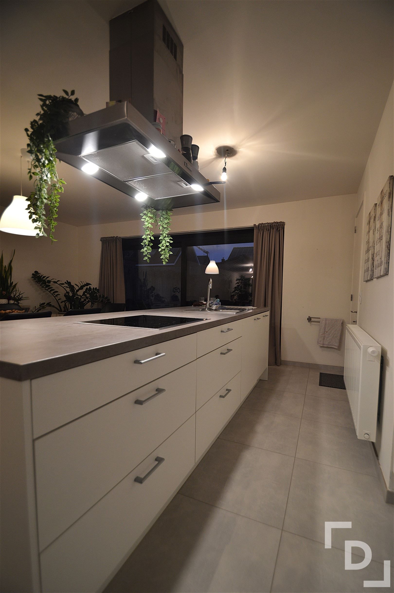 Centrum Poperinge, gezinswoning met tuin te huur. foto 4