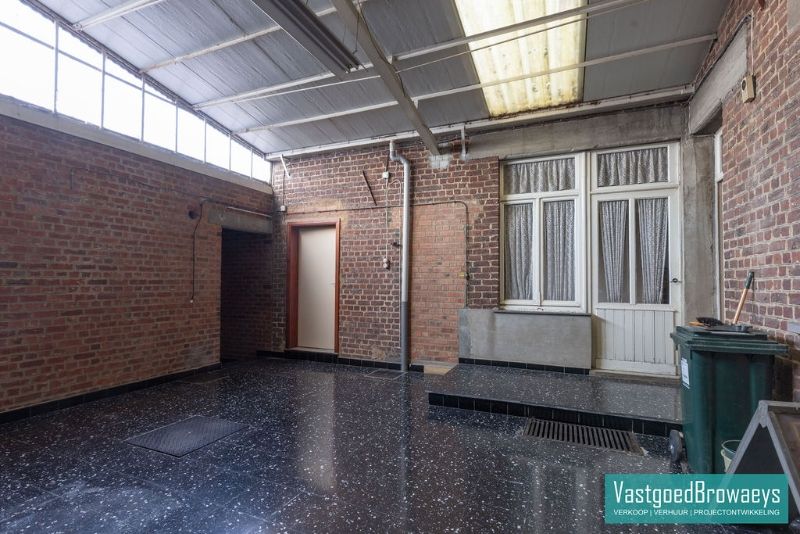Te renoveren woning met tuin foto 8
