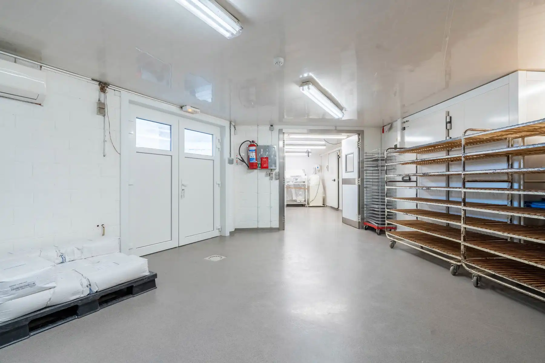 Huis met commercieel pand te koop in Grootlo! foto 5