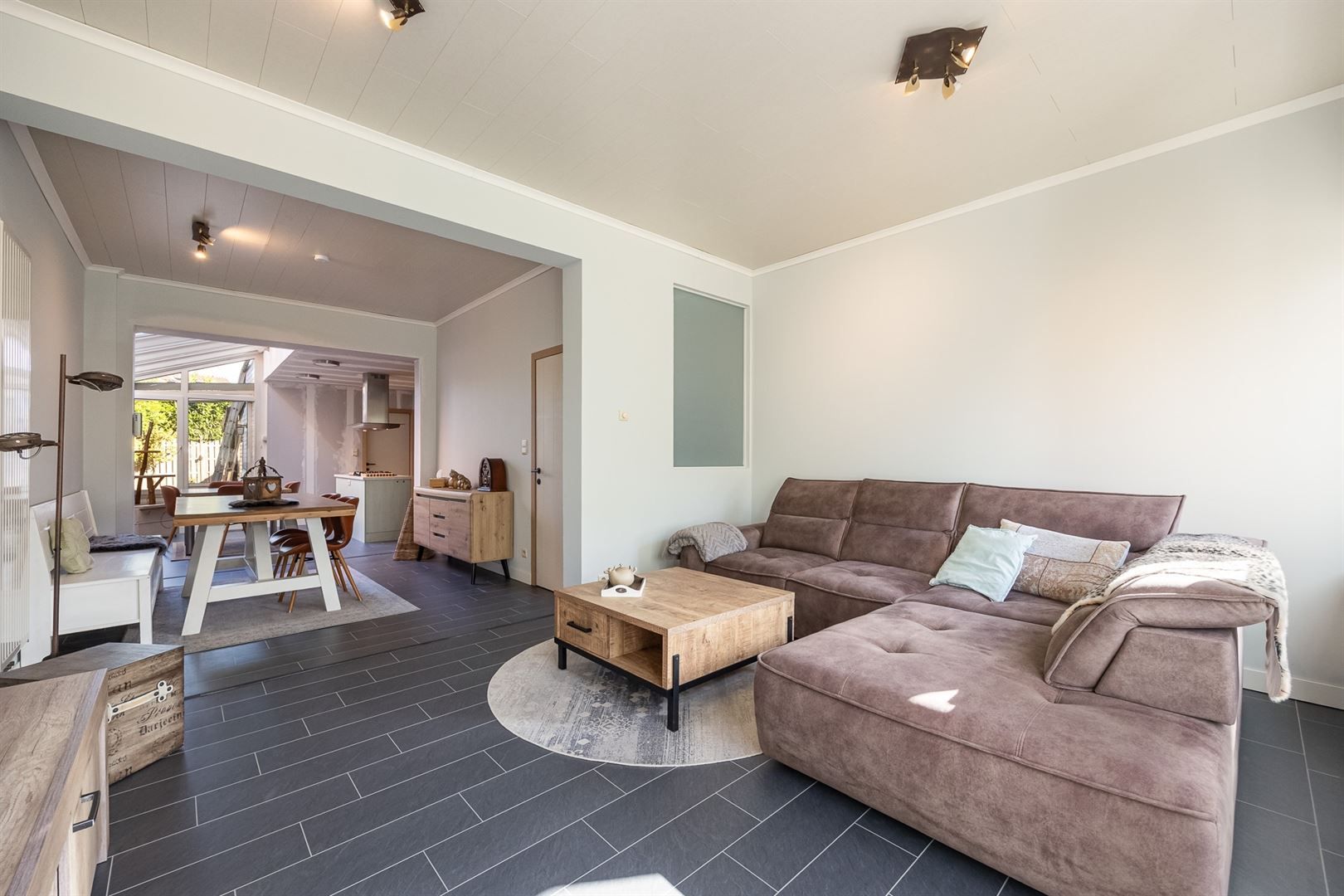 Instapklare halfopen woning in het hart van Kapellen foto 4