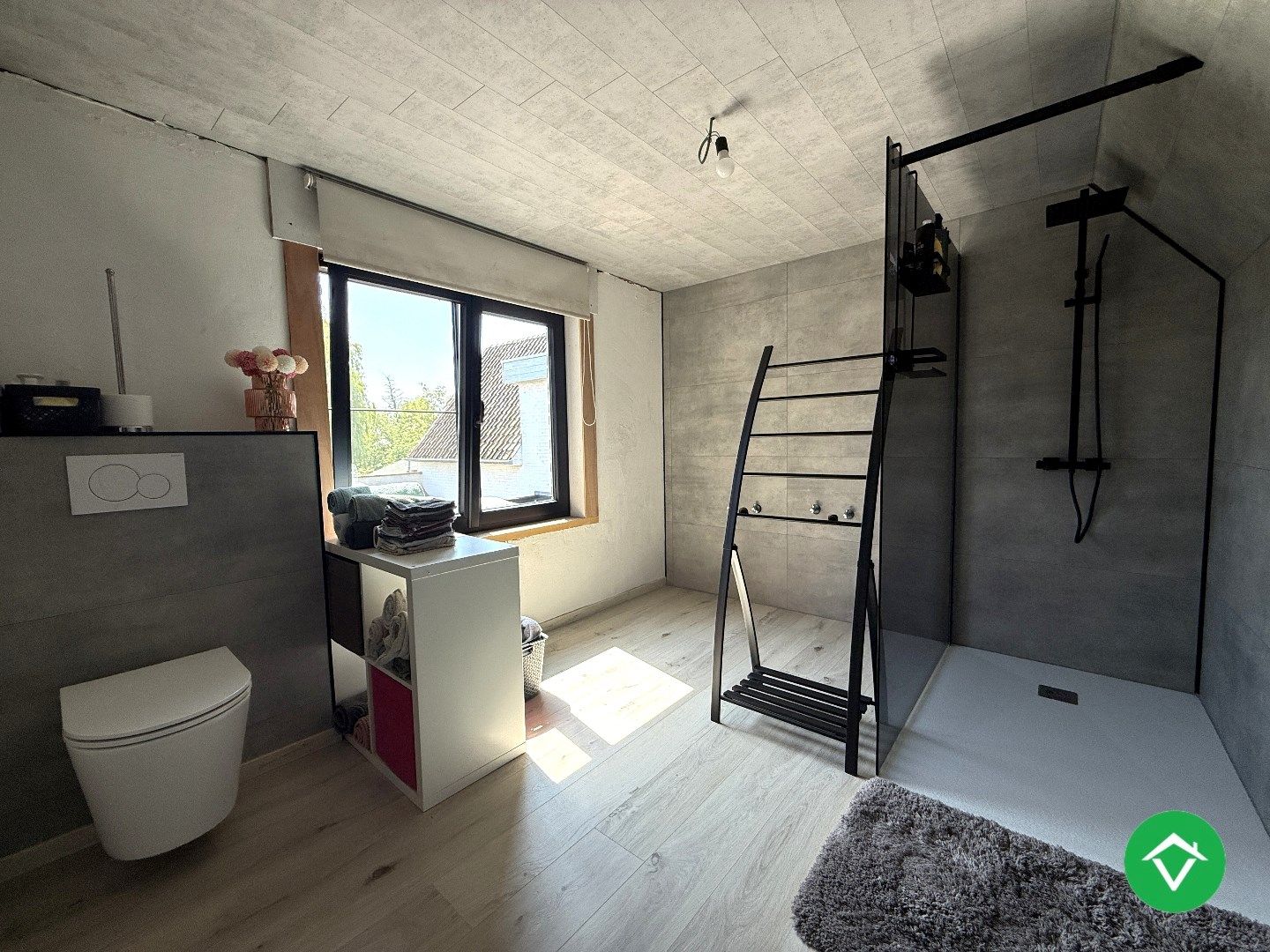 Charmante woning met twee slaapkamers, diepe tuin en ruime garage foto 19