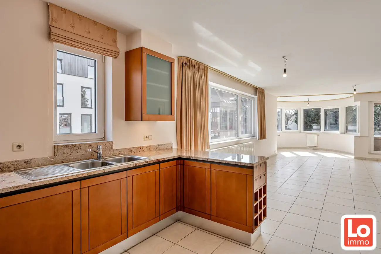 Ruim 2 slpk appartement met ZW-gericht terras op toplocatie! foto 9