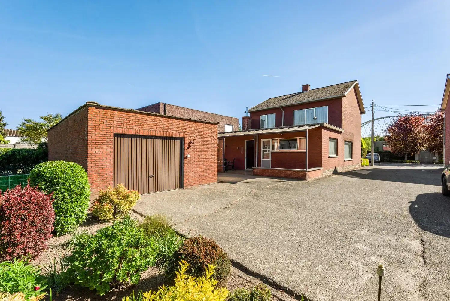 Ruime te renoveren woning met achterliggend weiland (4042m²) te Oelegem! foto 17