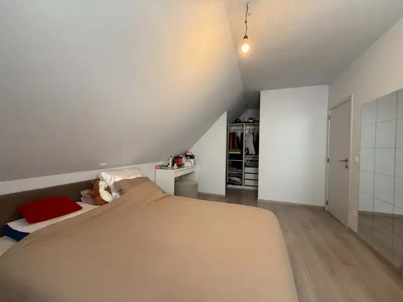 Mooie instapklare villa gelegen in een rustige en recente woonwijk foto 12