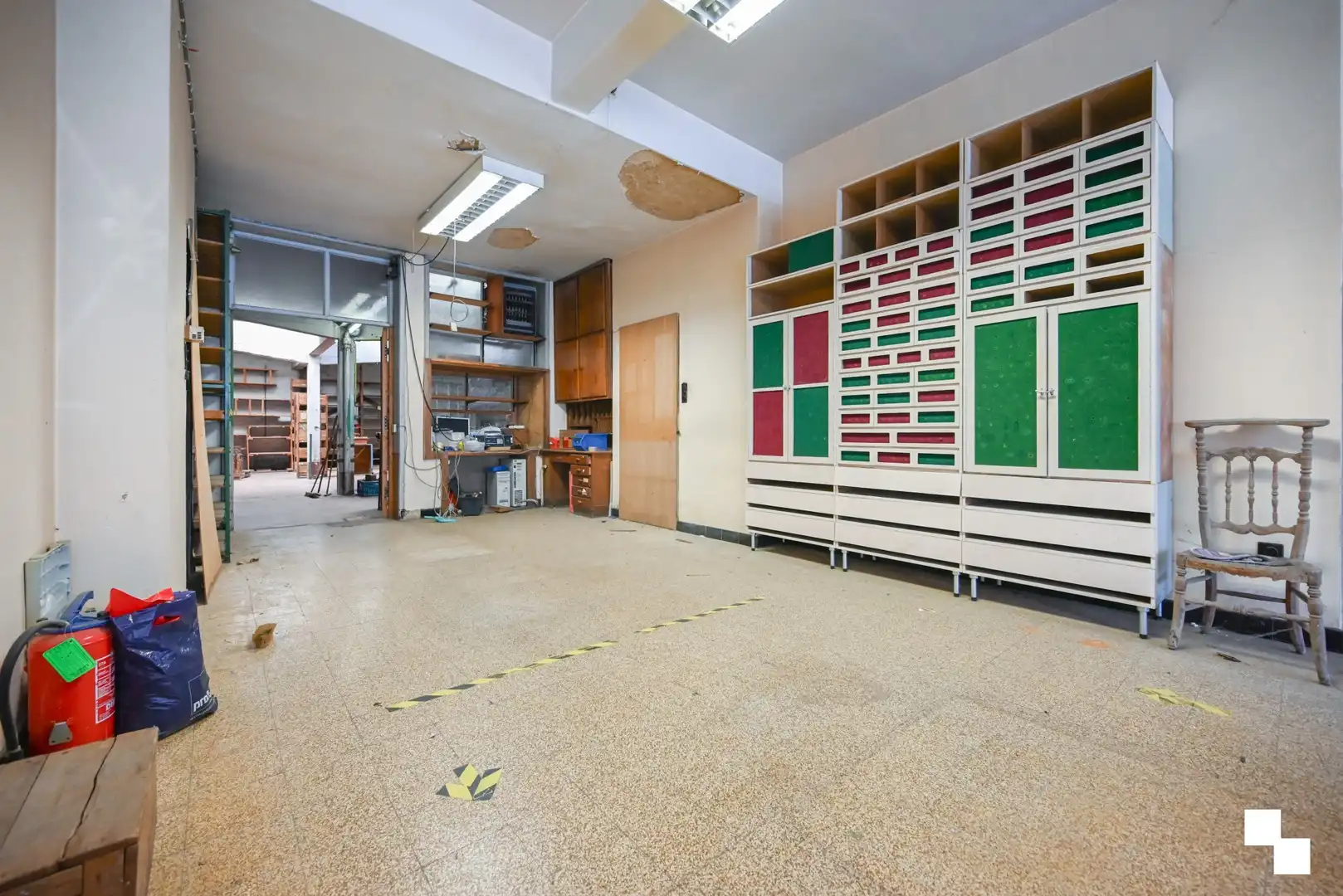 Handelspand met opslagruimte en kelder op toplocatie te Kortrijk foto 13