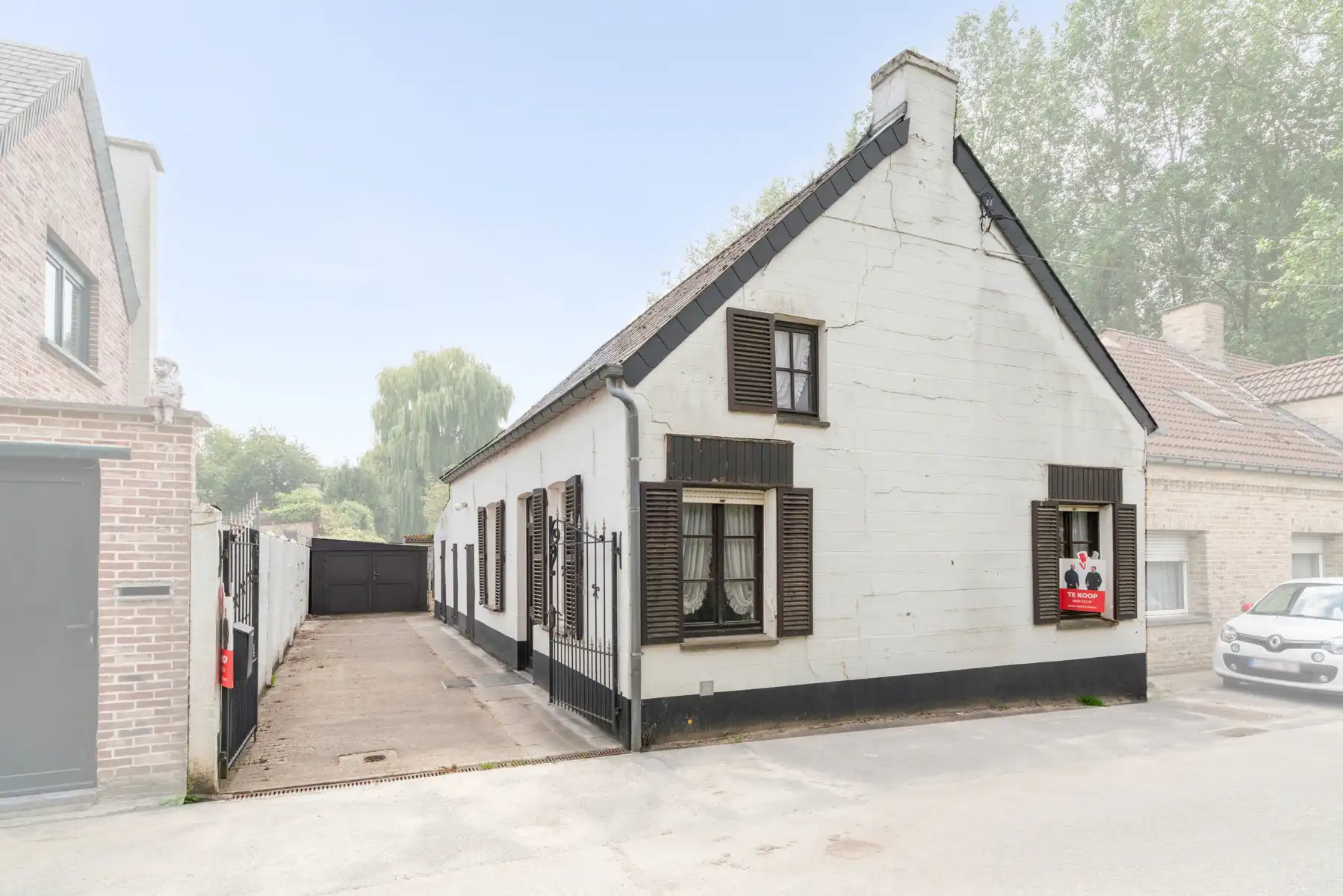 Te renoveren halfopen bebouwing op rustige locatie foto {{pictureIndex}}