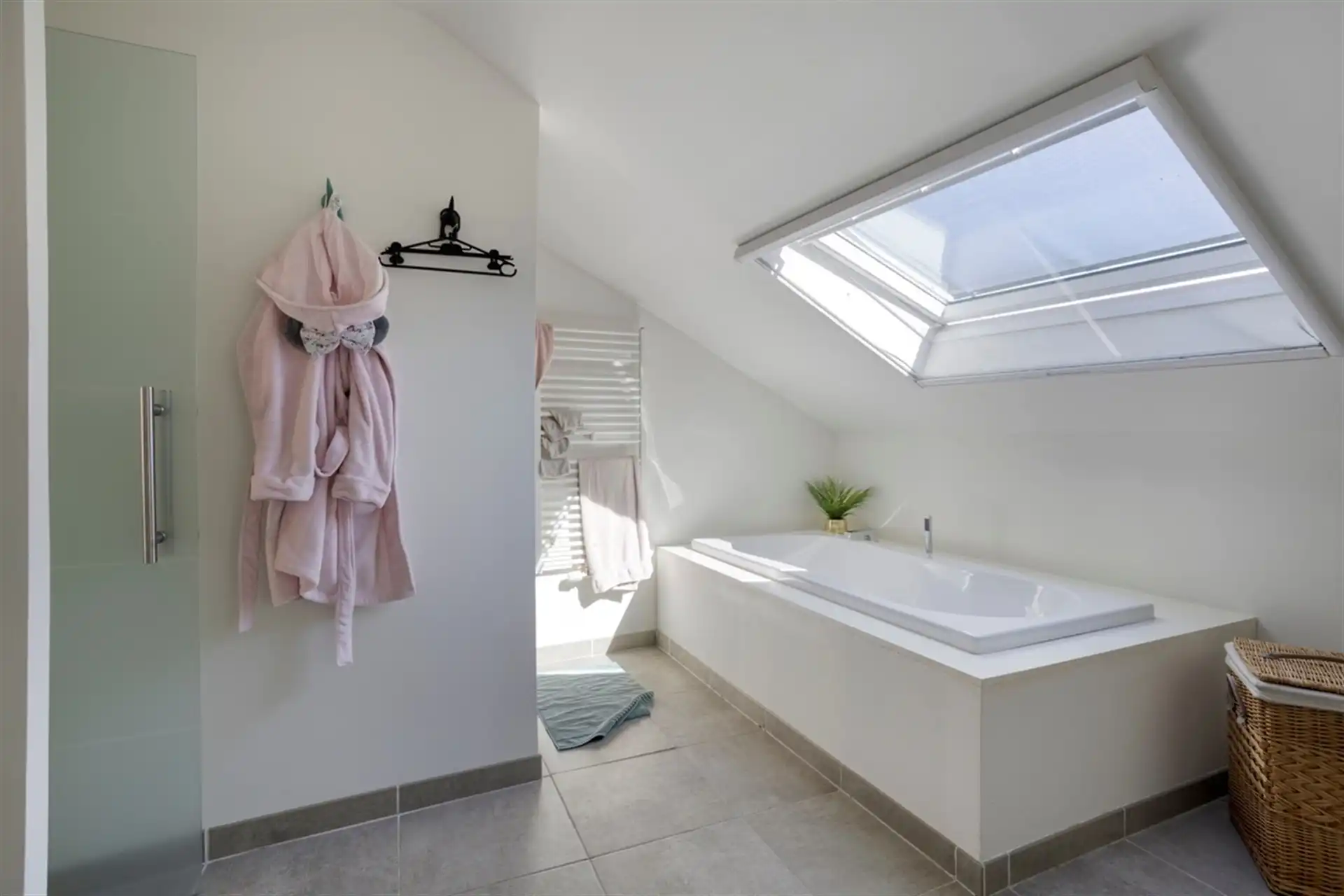 Ruime, volledig gerenoveerde woning in hartje centrum foto 19