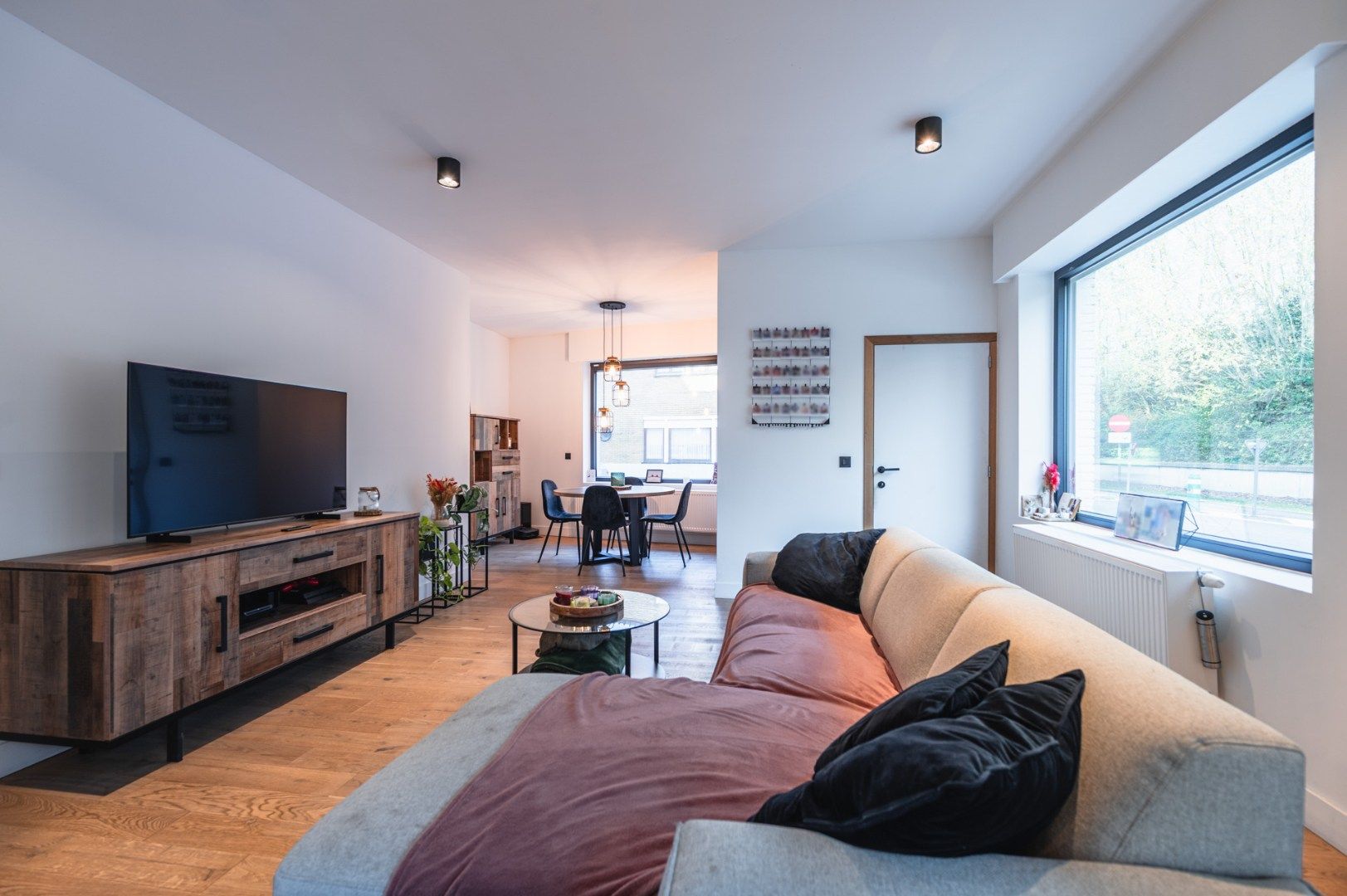 Gerenoveerde hoekwoning te koop in Harelbeke met 3/4 slaapkamers, inpandige garage, zonnige tuin en dakterras.  foto 6