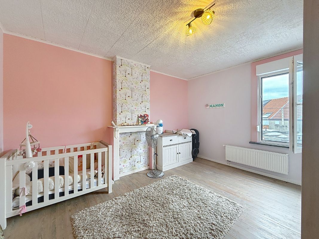 Investerings -of starterswoning met uitweg achteraan. foto 11