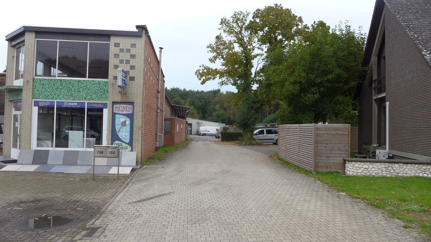 Bedrijfspand met terrein foto 4