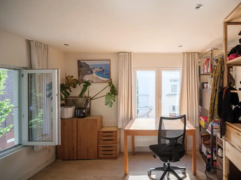 Hoekwoning met aangenaam volumespel, 3 slaapkamers, aparte fietsenberging en twee zongerichte terrassen, gelegen in de omgeving van Portus Ganda. foto 12