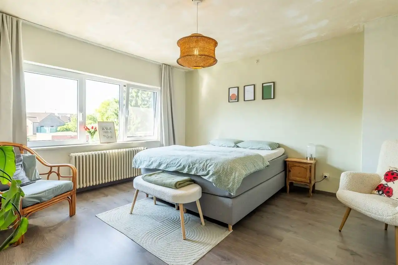 Degelijk en ruim burgerhuis met tuin, privéparking en uitgebreide kelder in hartje Scherpenheuvel.  foto 24