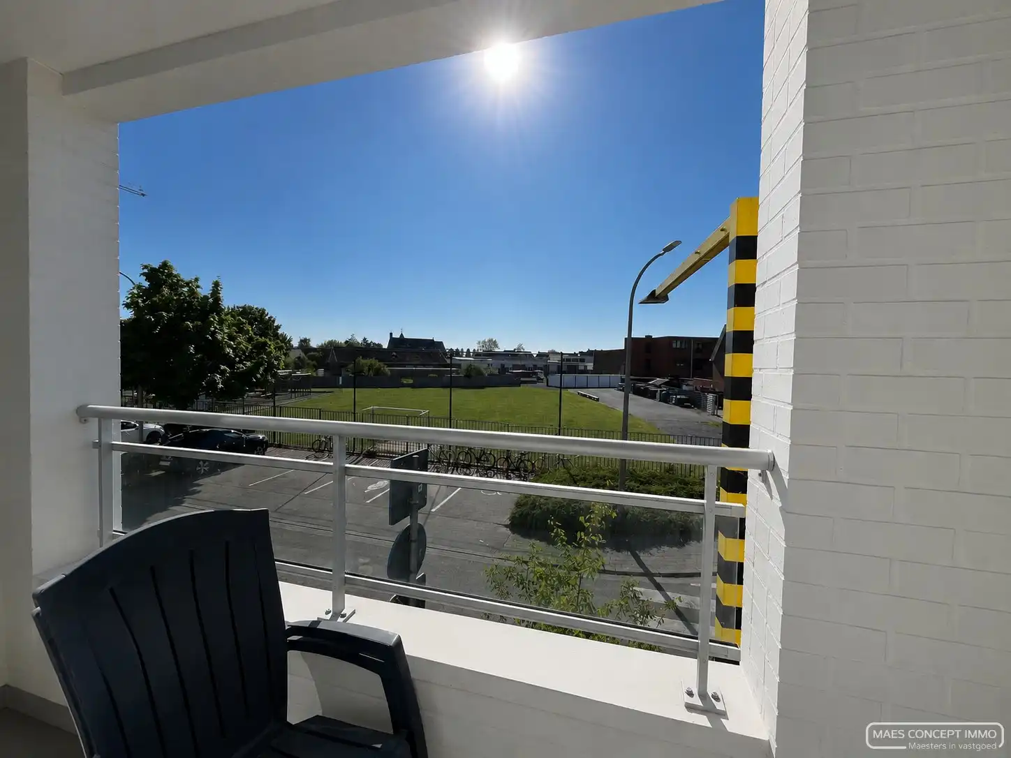 Instapklaar 2-slaapkamerappartement met terrassen in hartje Waregem foto 2