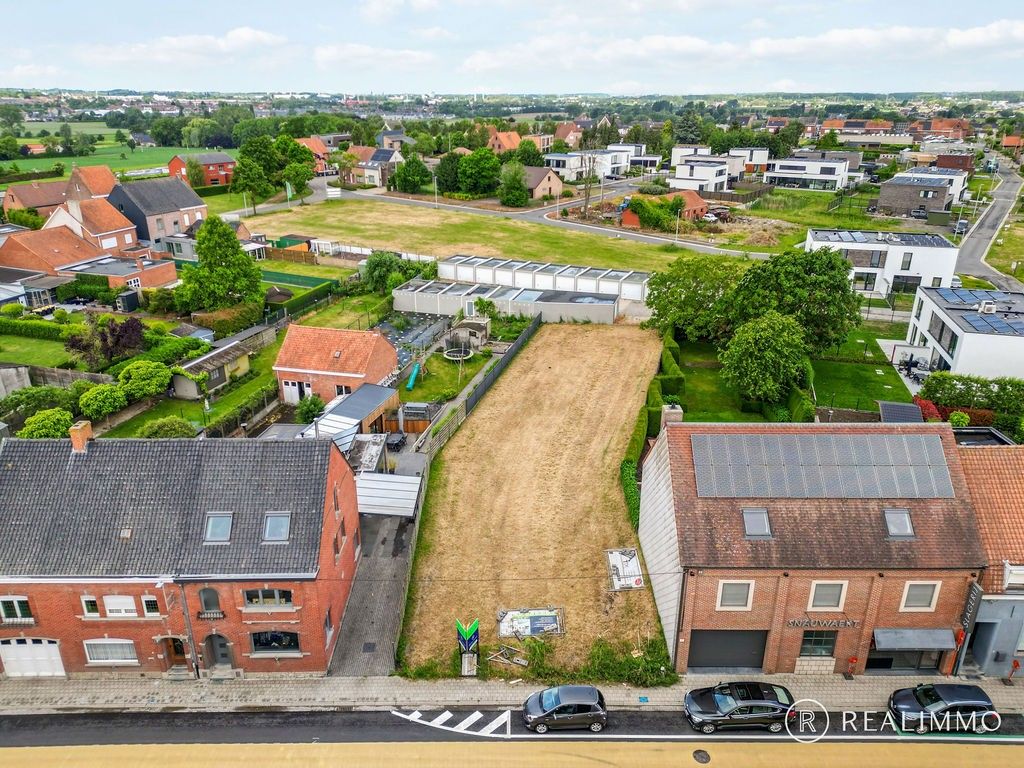 751m² bouwgrond te Sint-Lodewijk! Ideaal voor wonen & werken foto 2