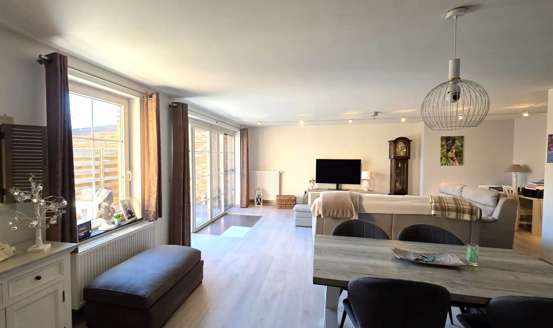 Instapklaar en stijlvol gelijkvloers appartement met privatief terras foto 4