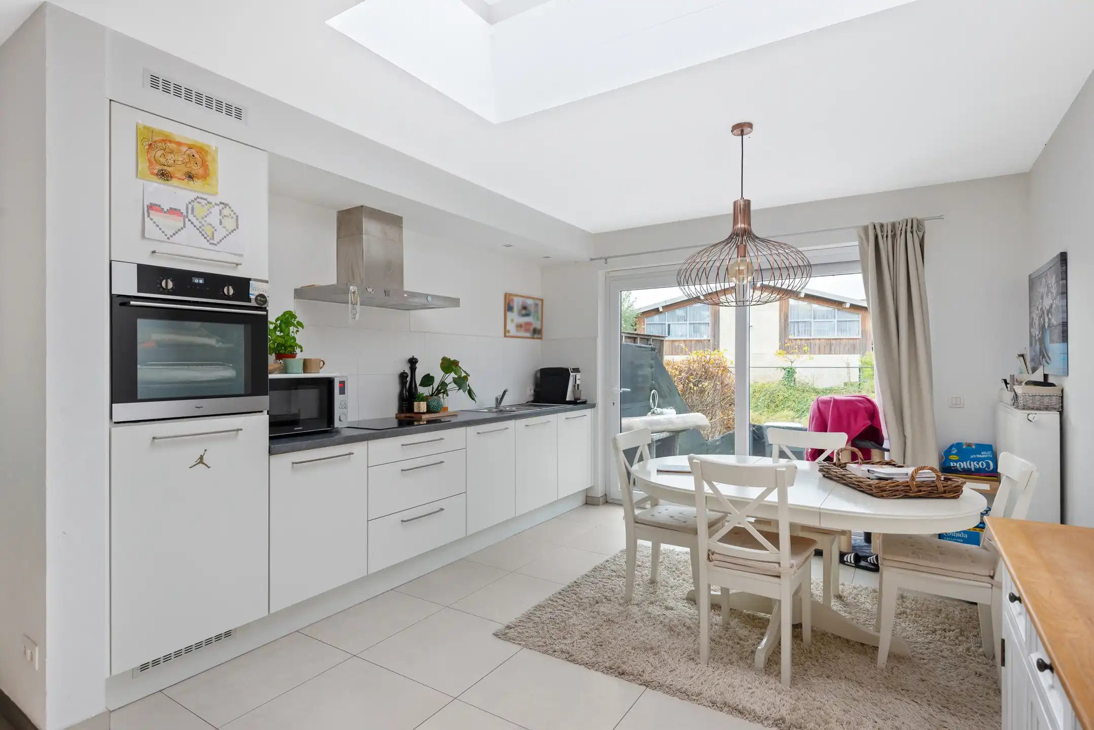 Recente woning met drie slaapkamers, tuintje en staanplaats foto 7