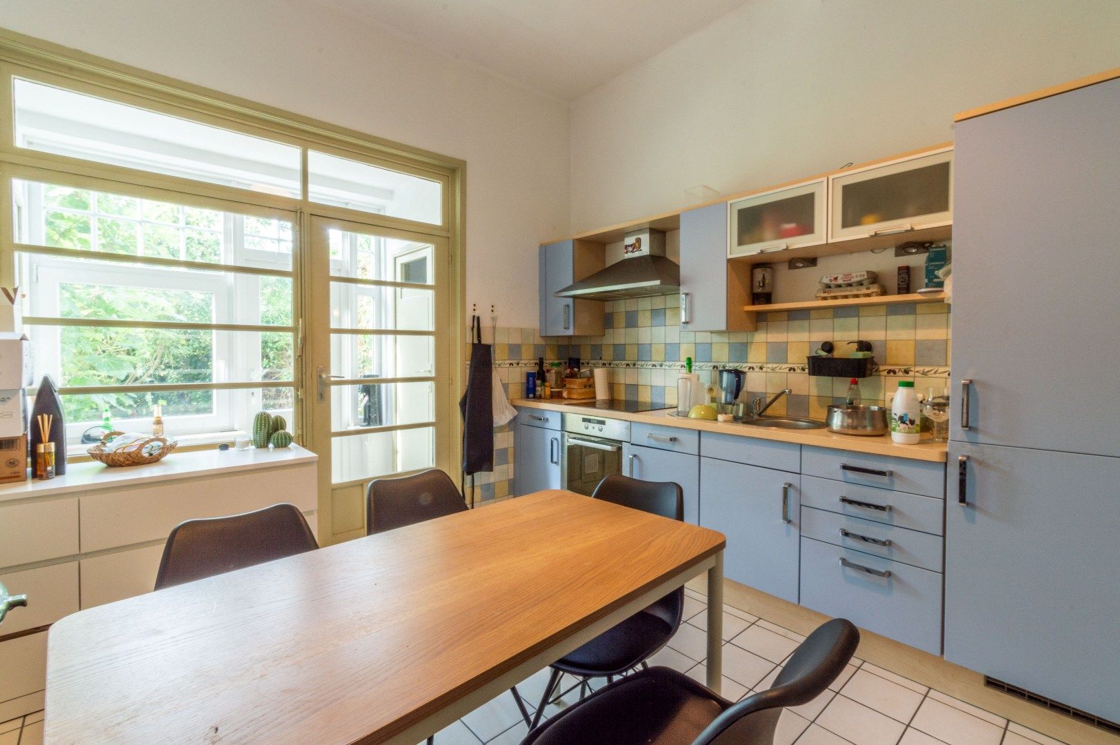 Karaktervolle rijwoning met zicht op kanaal! foto 4