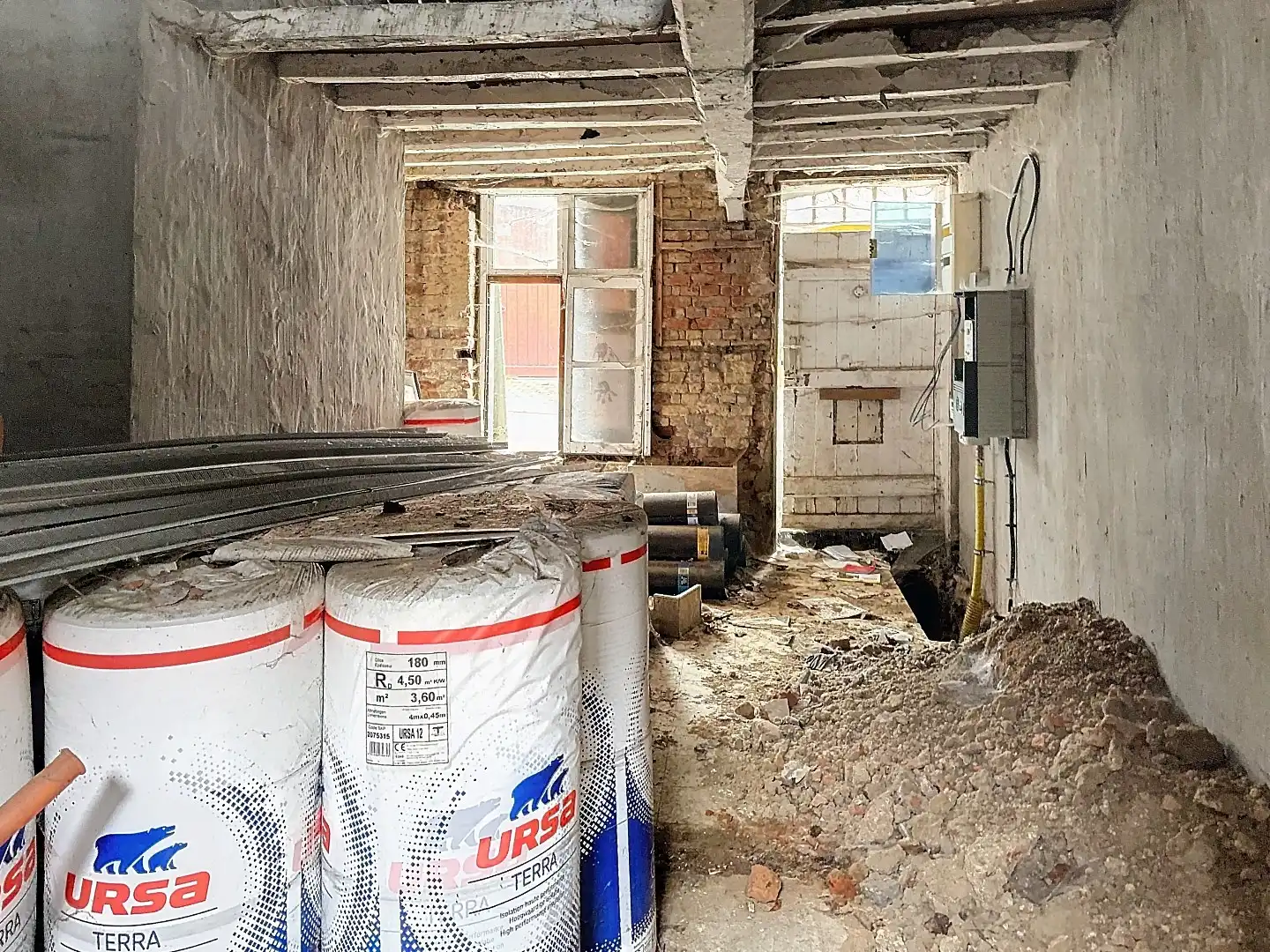 TOTAAL TE RENOVEREN WONING MET TUIN foto 4